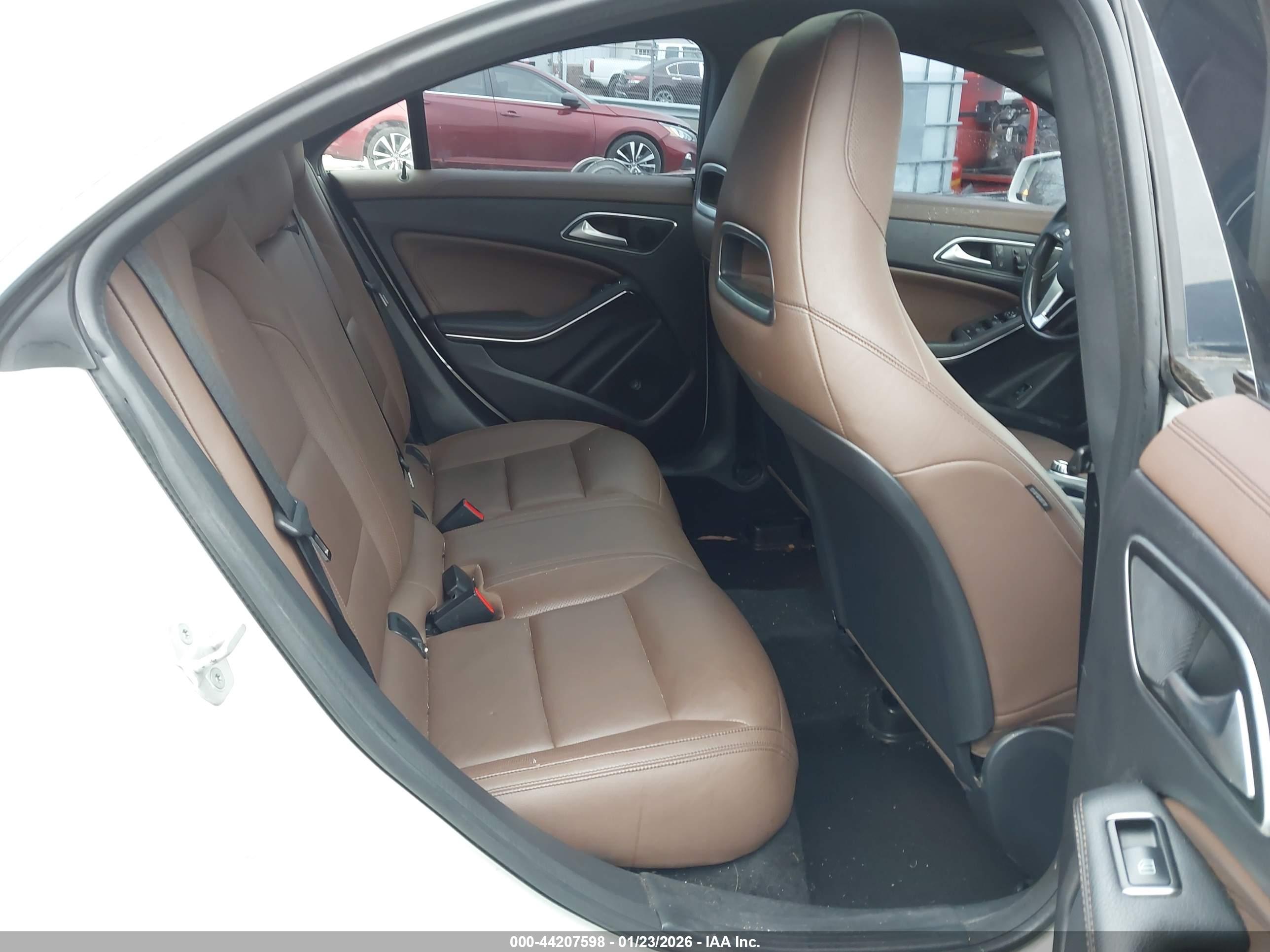 MERCEDES-BENZ CLA image 8