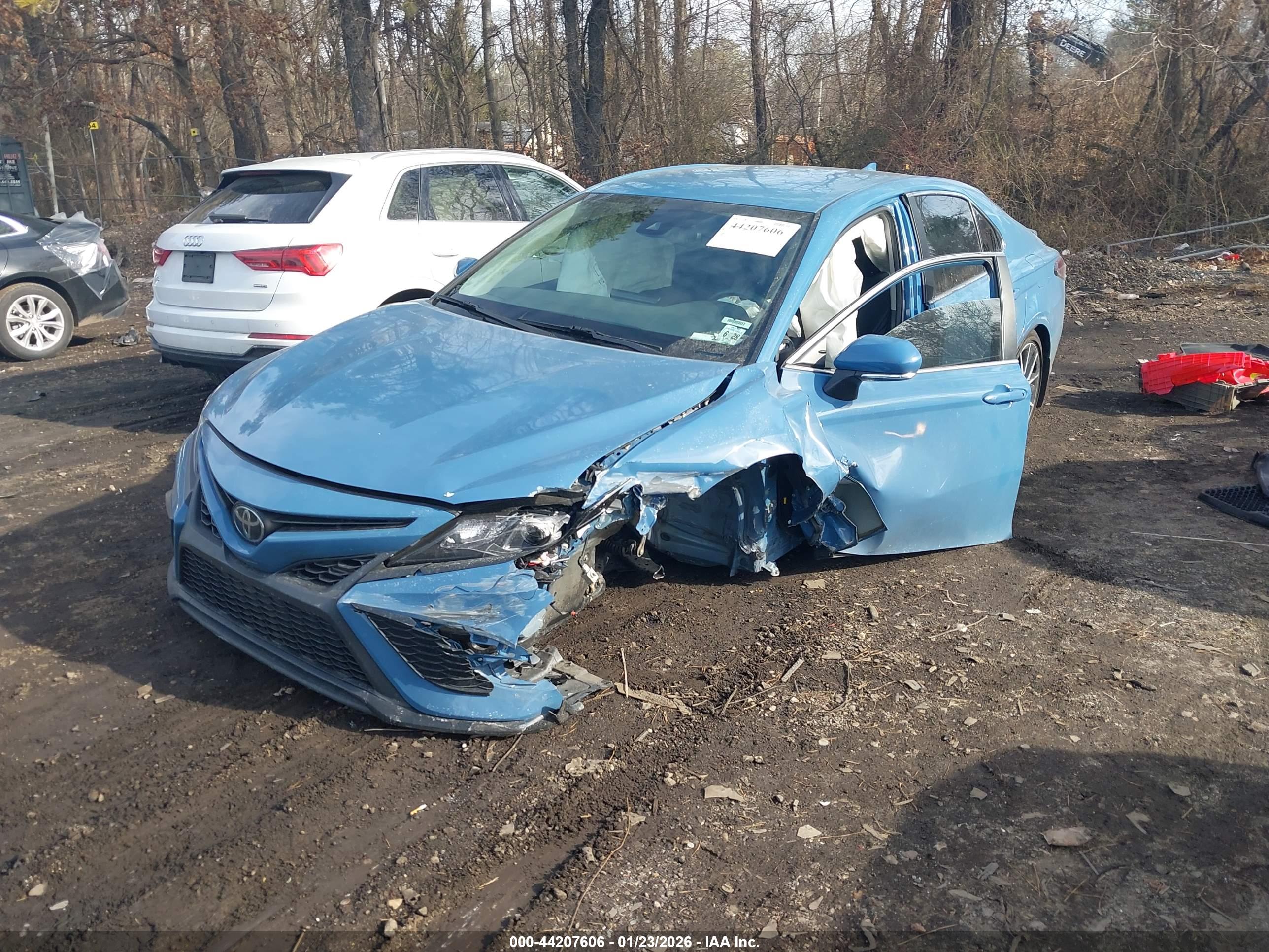 TOYOTA CAMRY image 2