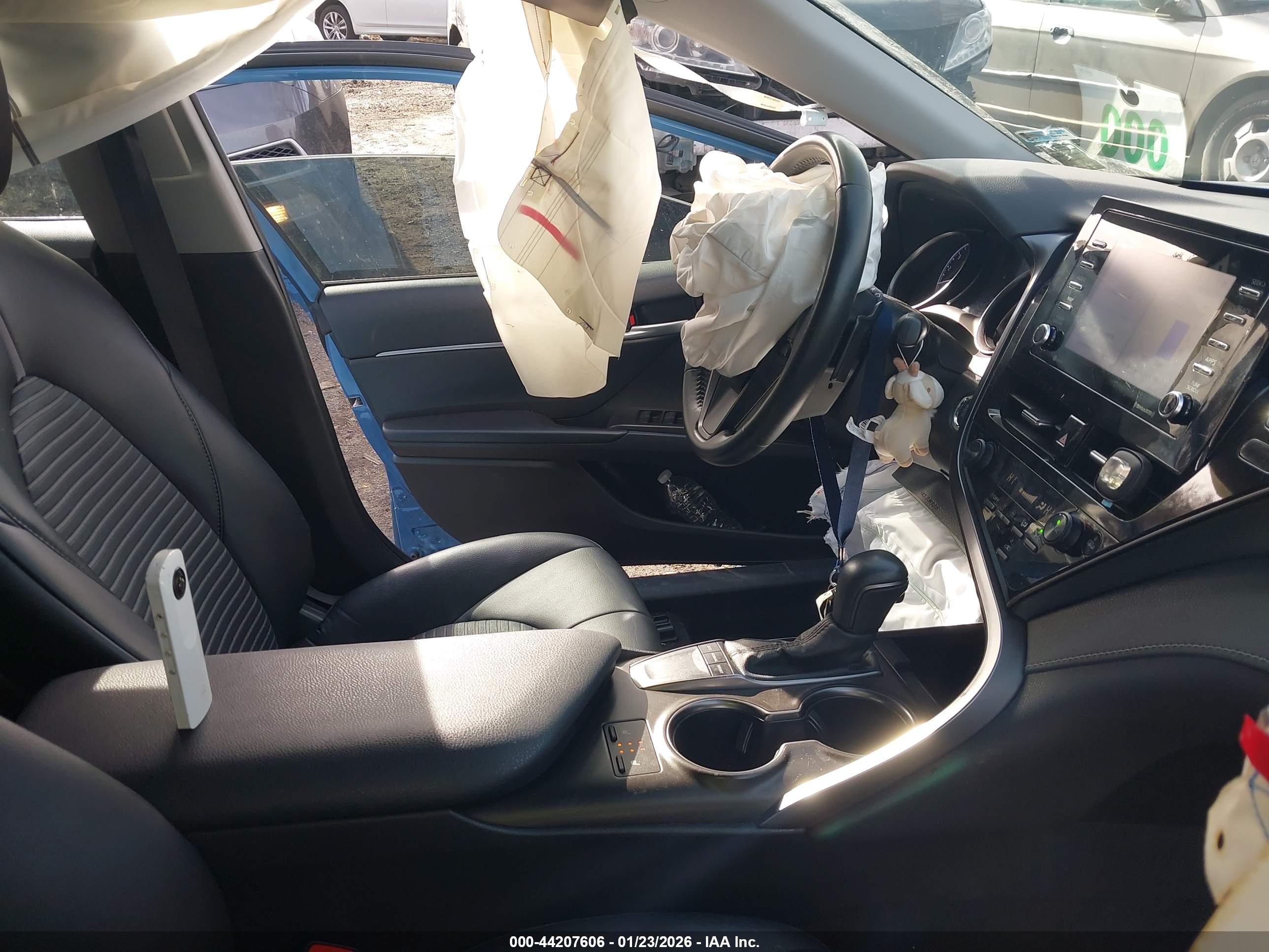 TOYOTA CAMRY image 5