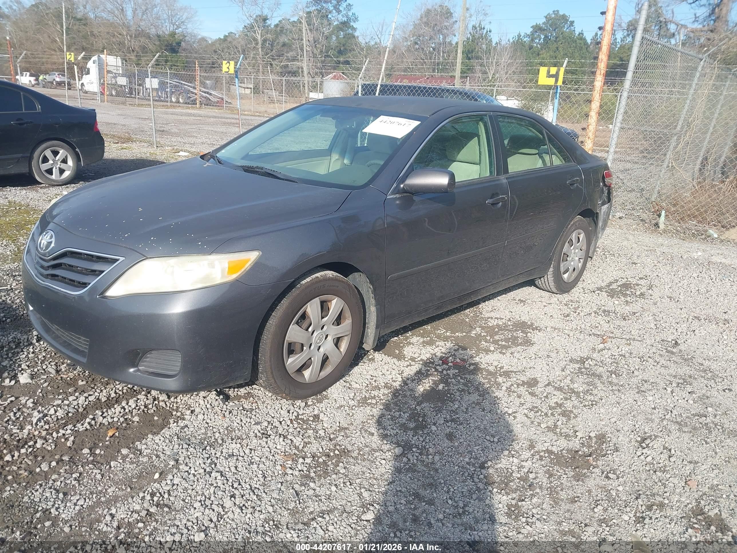 TOYOTA CAMRY image 2