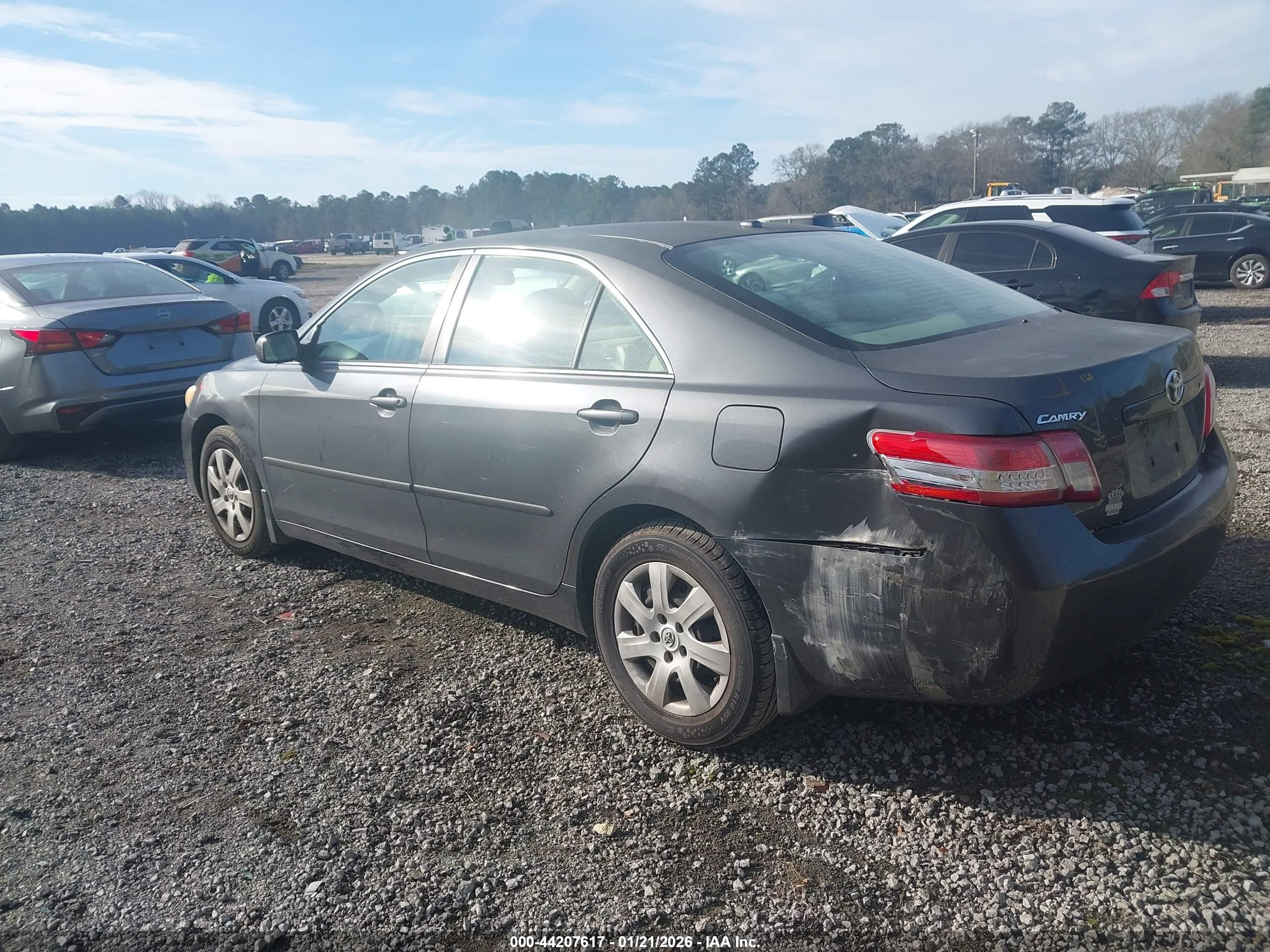 TOYOTA CAMRY image 3