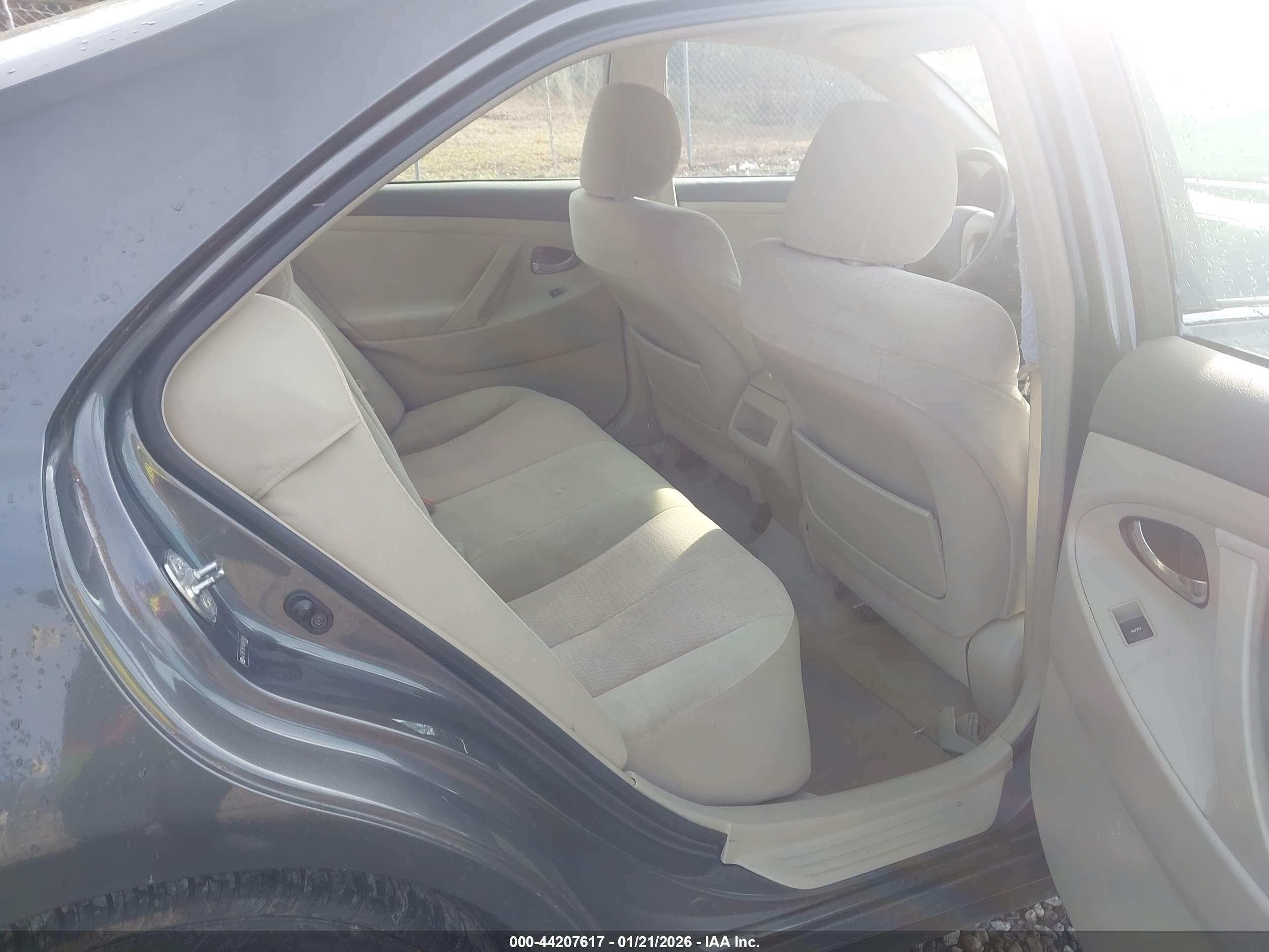 TOYOTA CAMRY image 8