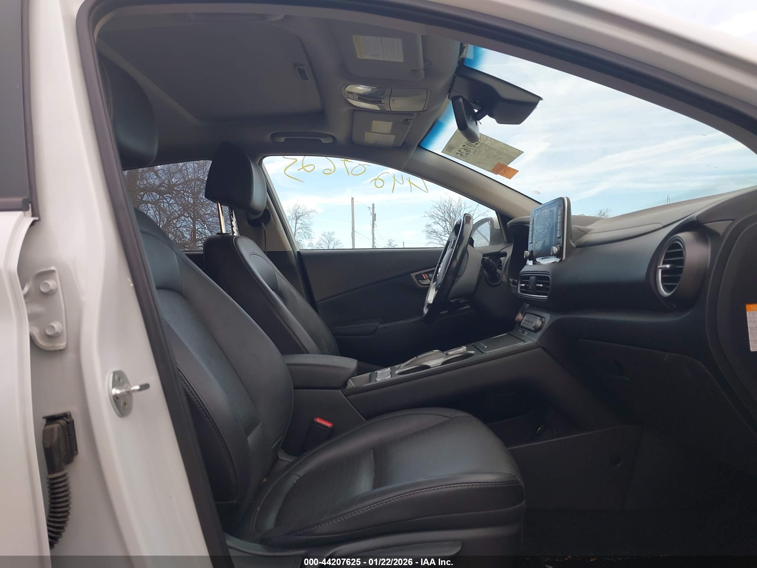 HYUNDAI KONA image 5