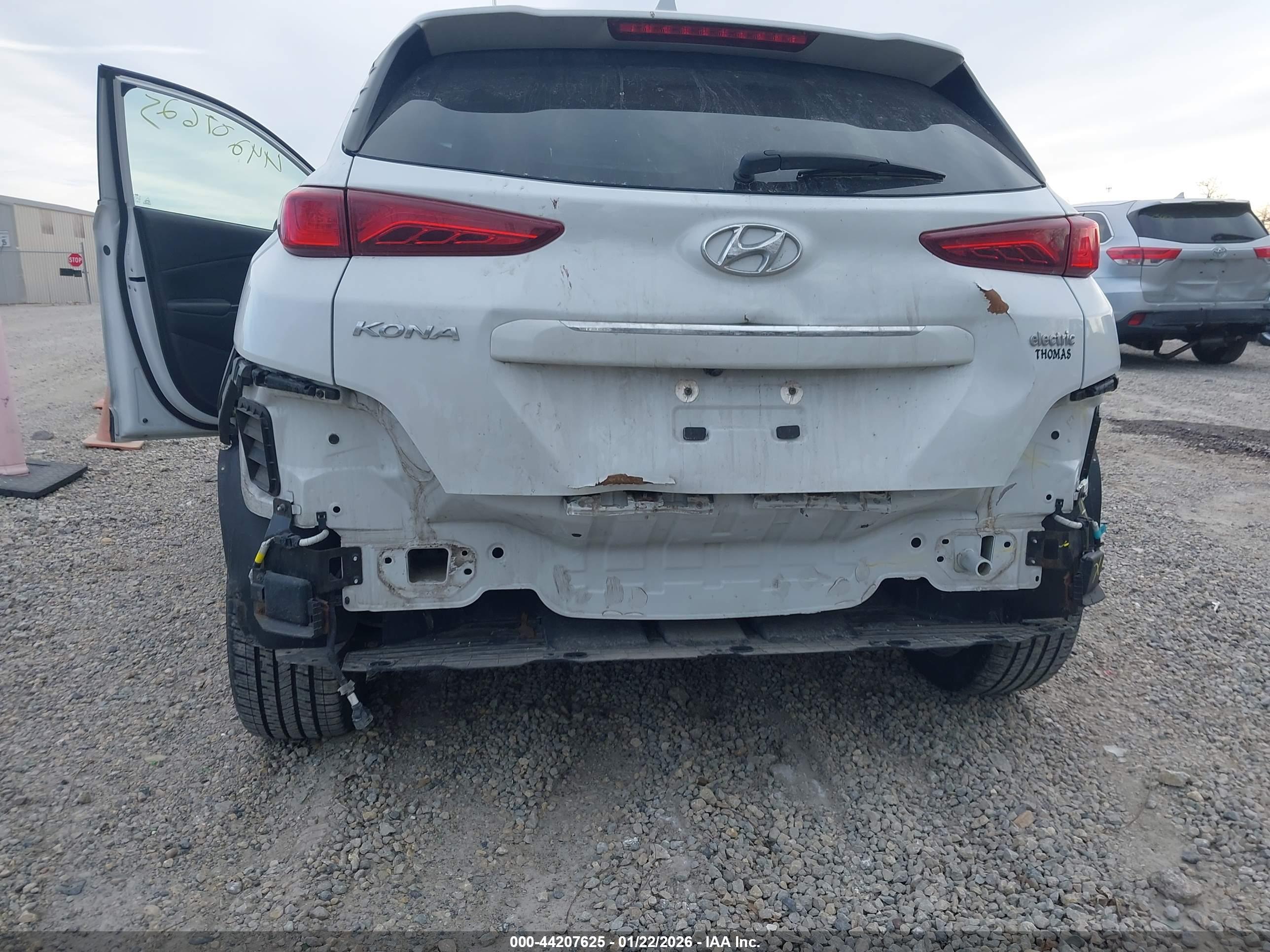 HYUNDAI KONA image 6
