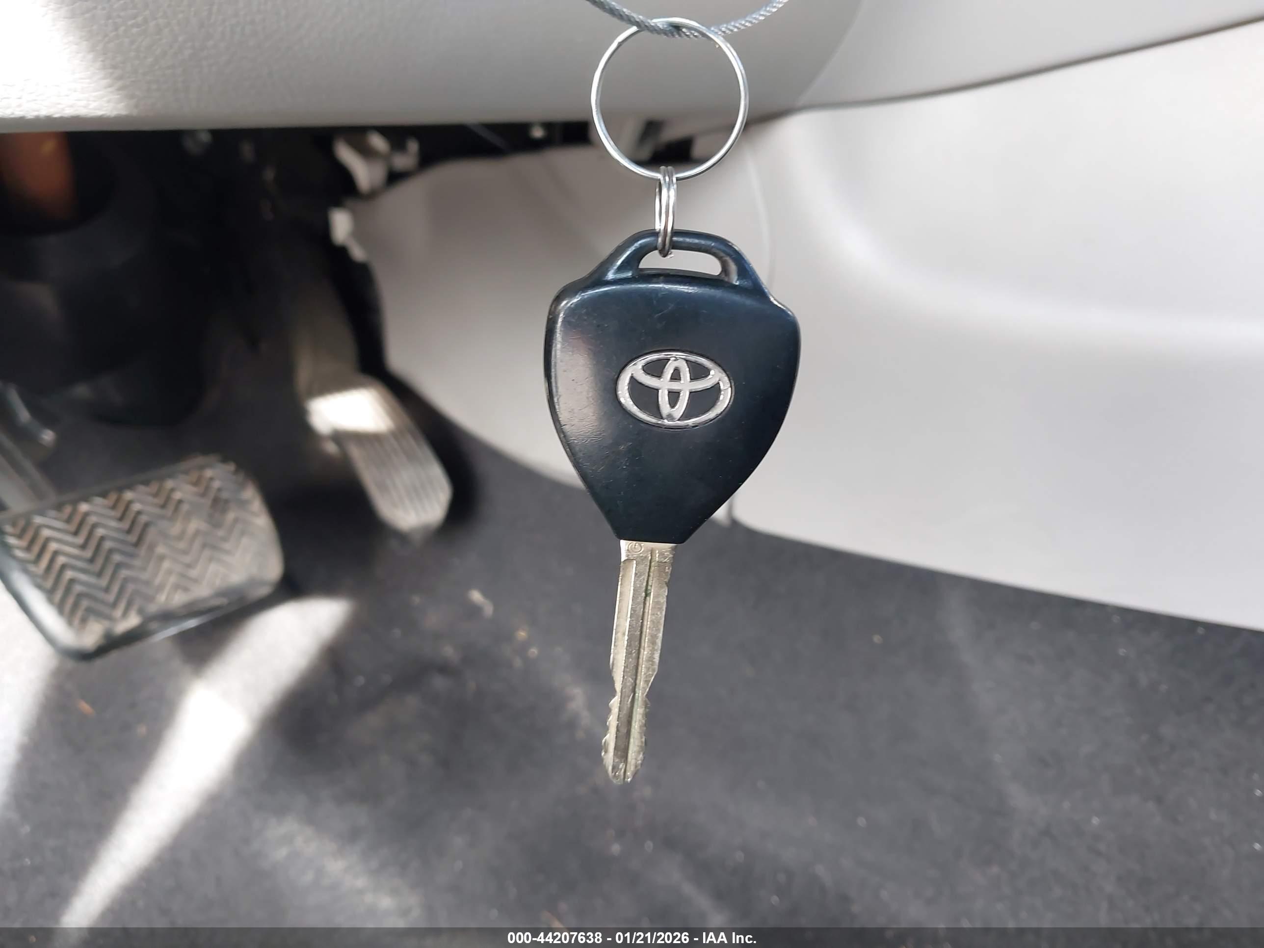 TOYOTA COROLLA image 11
