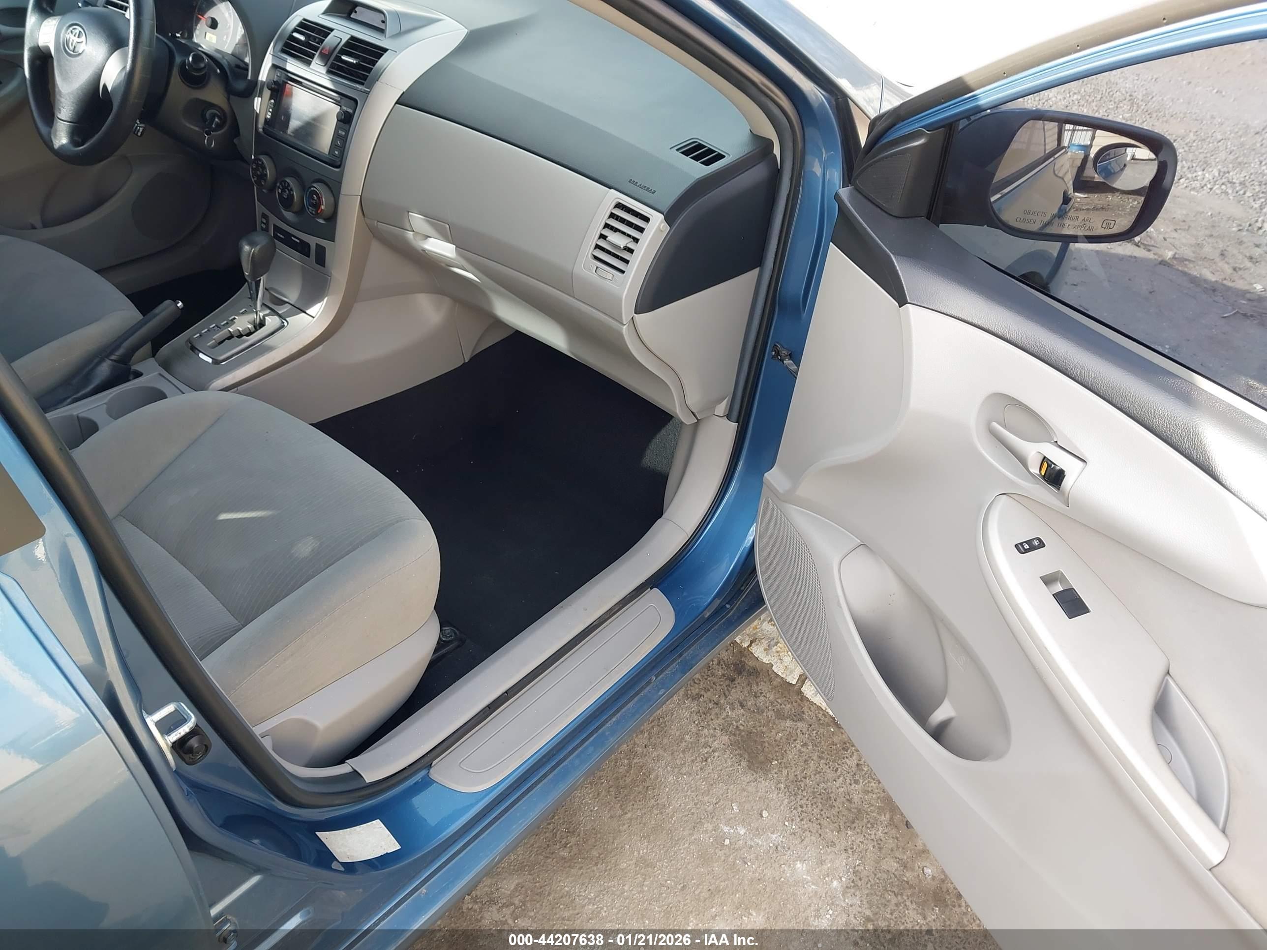 TOYOTA COROLLA image 5
