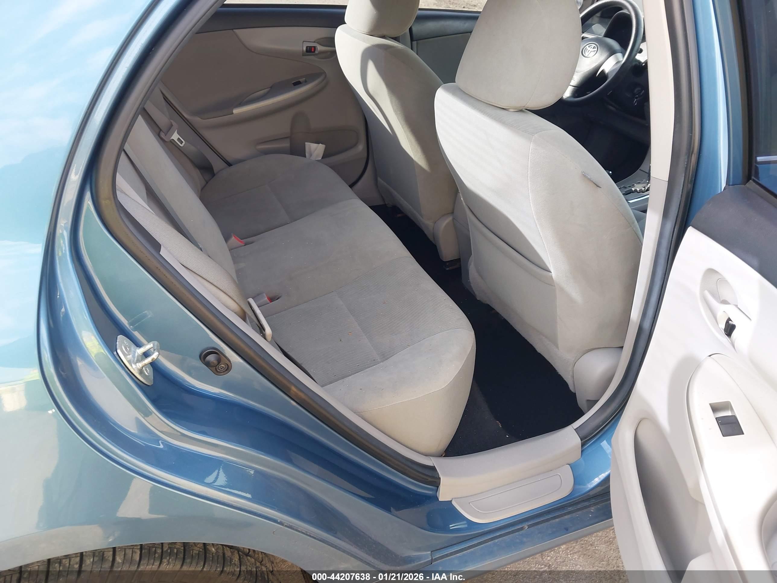 TOYOTA COROLLA image 8