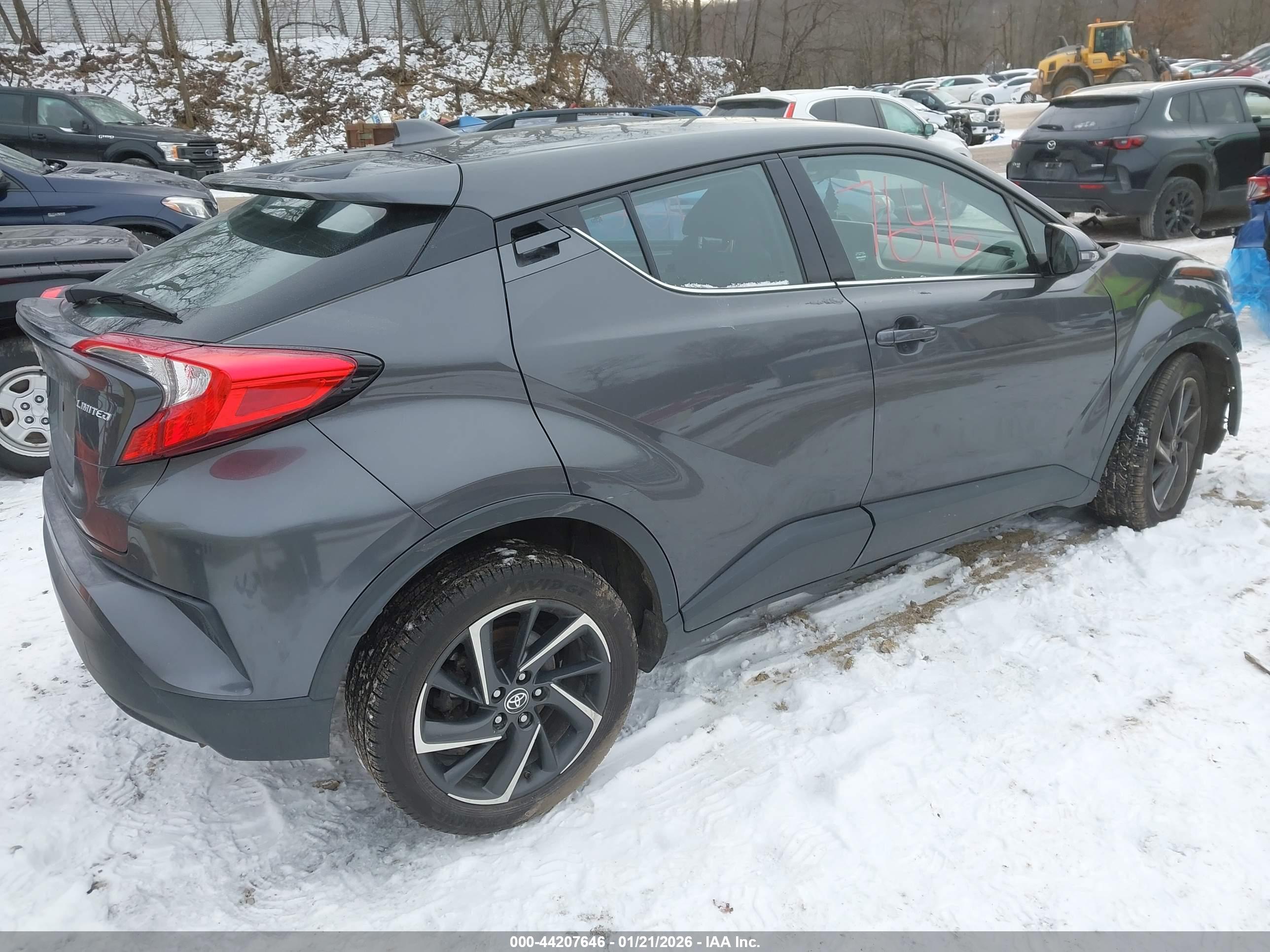 TOYOTA C-HR image 4