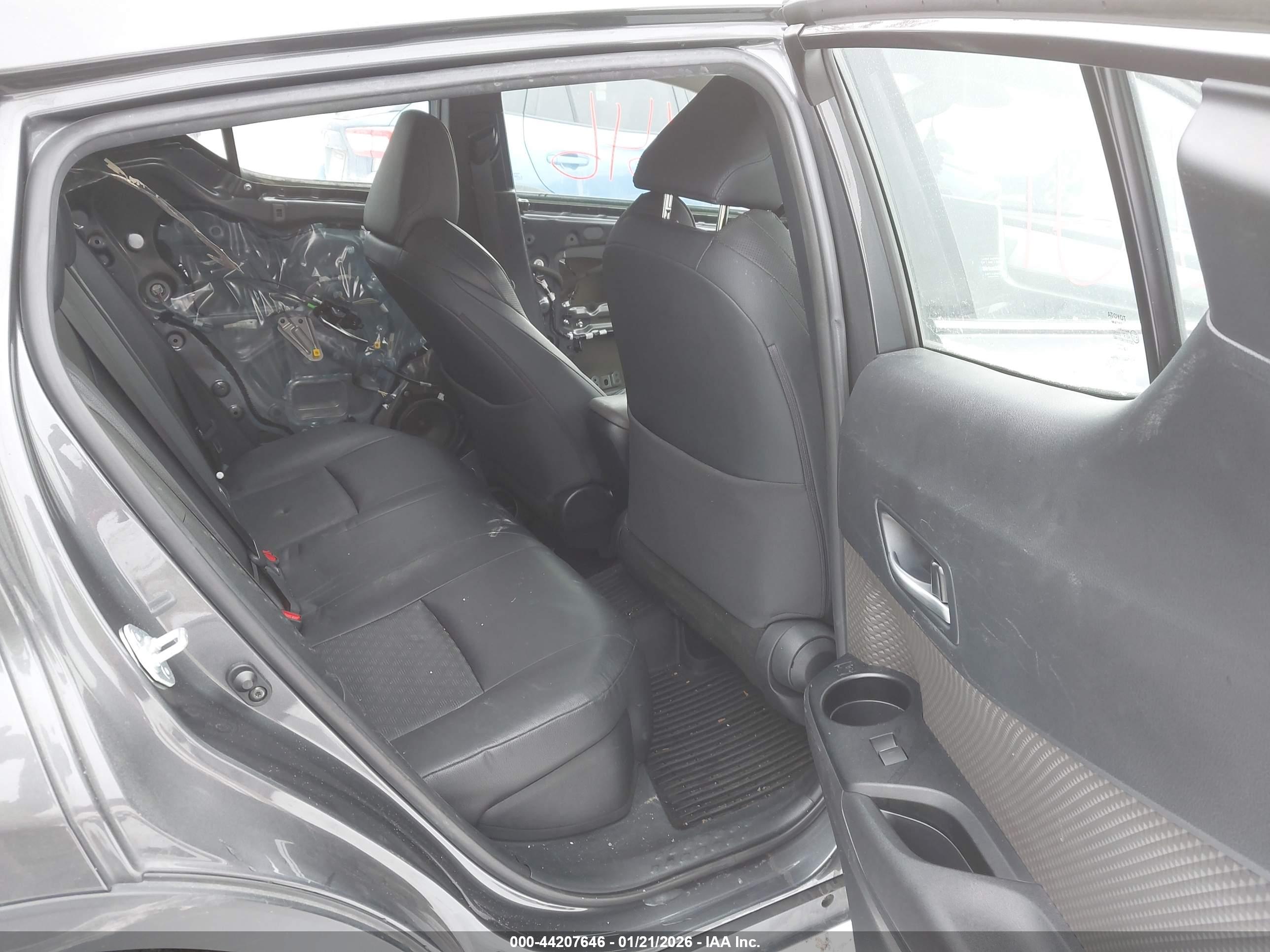 TOYOTA C-HR image 8