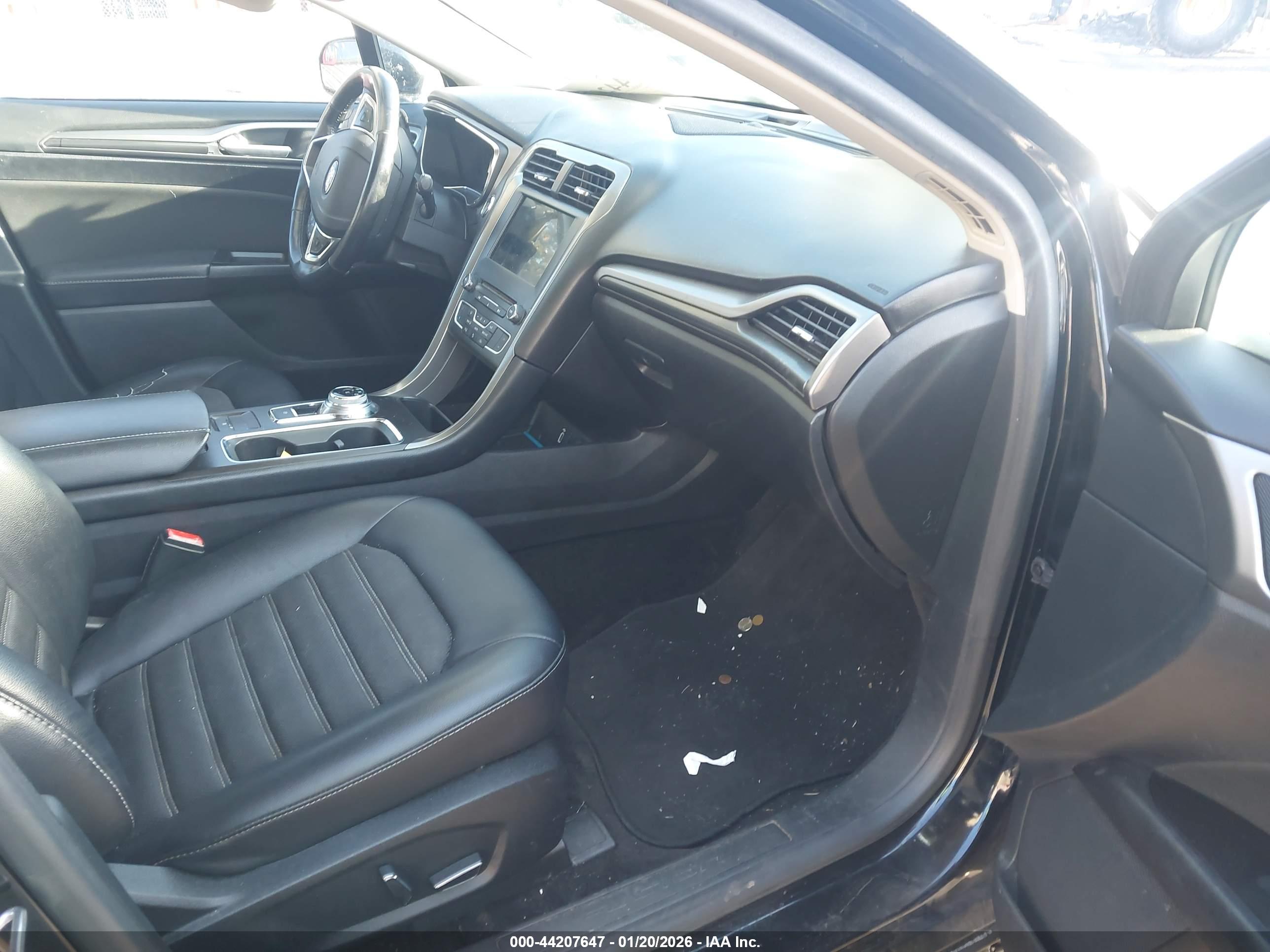 FORD FUSION image 5