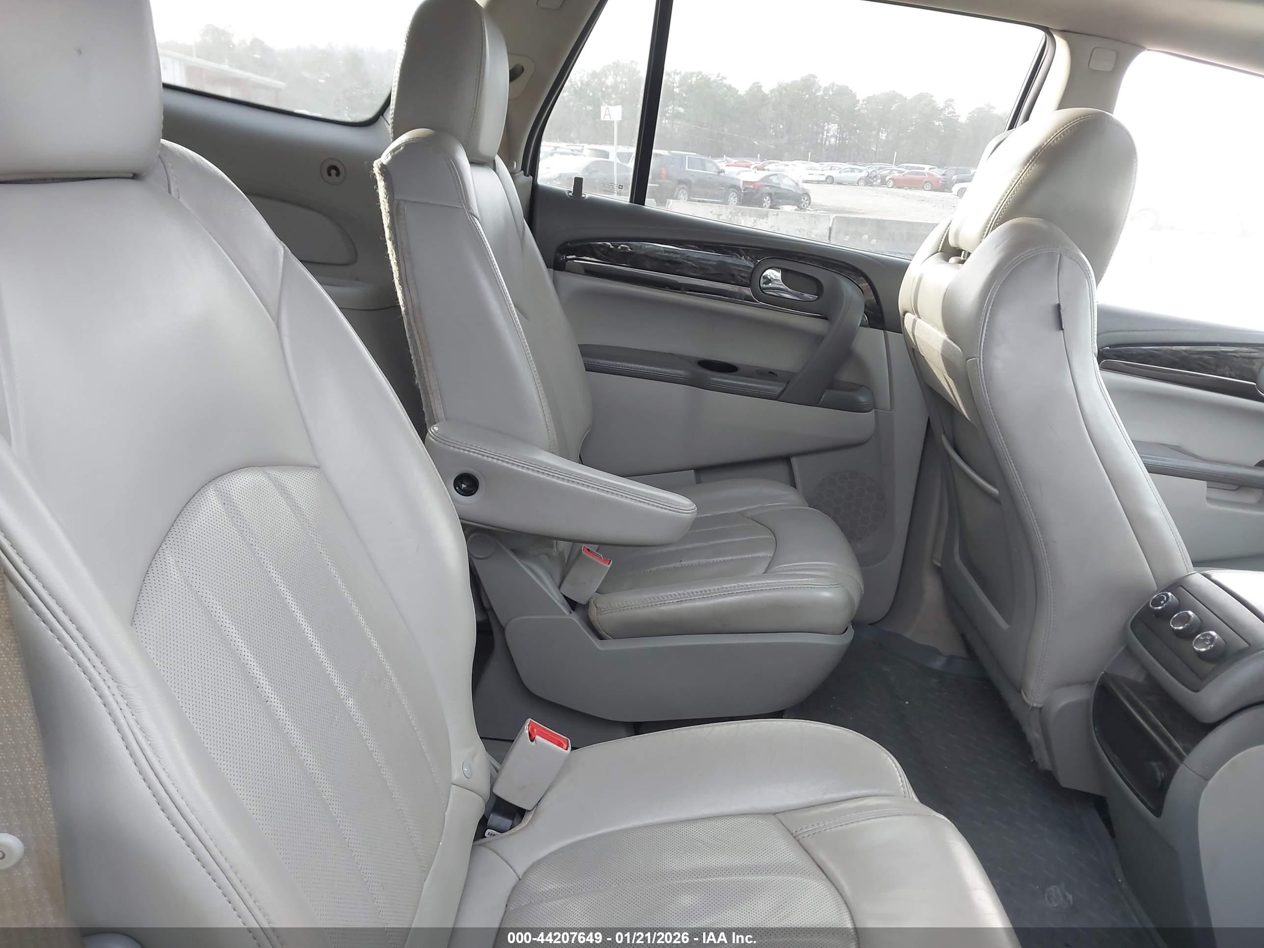 BUICK ENCLAVE image 8
