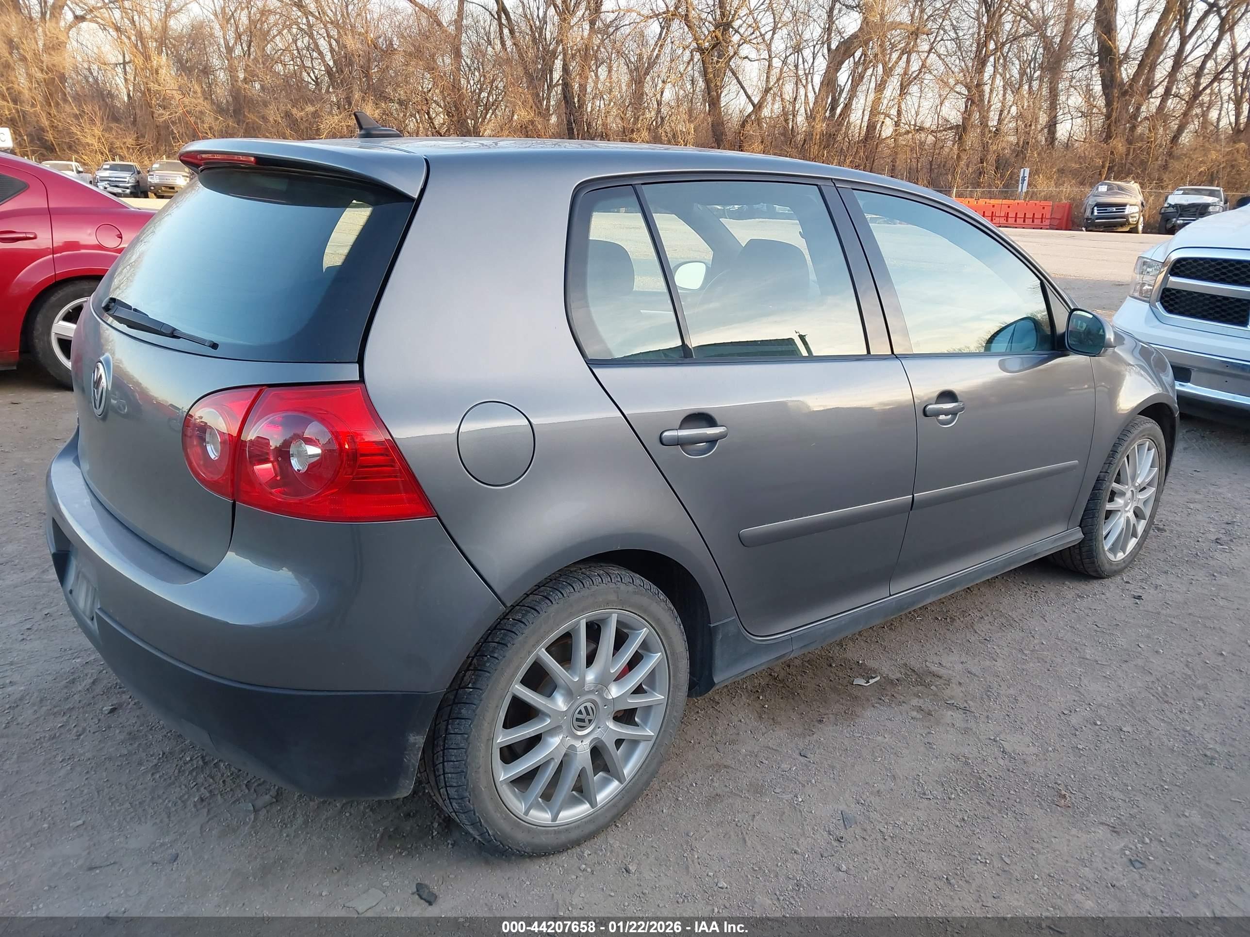 VOLKSWAGEN GTI image 4