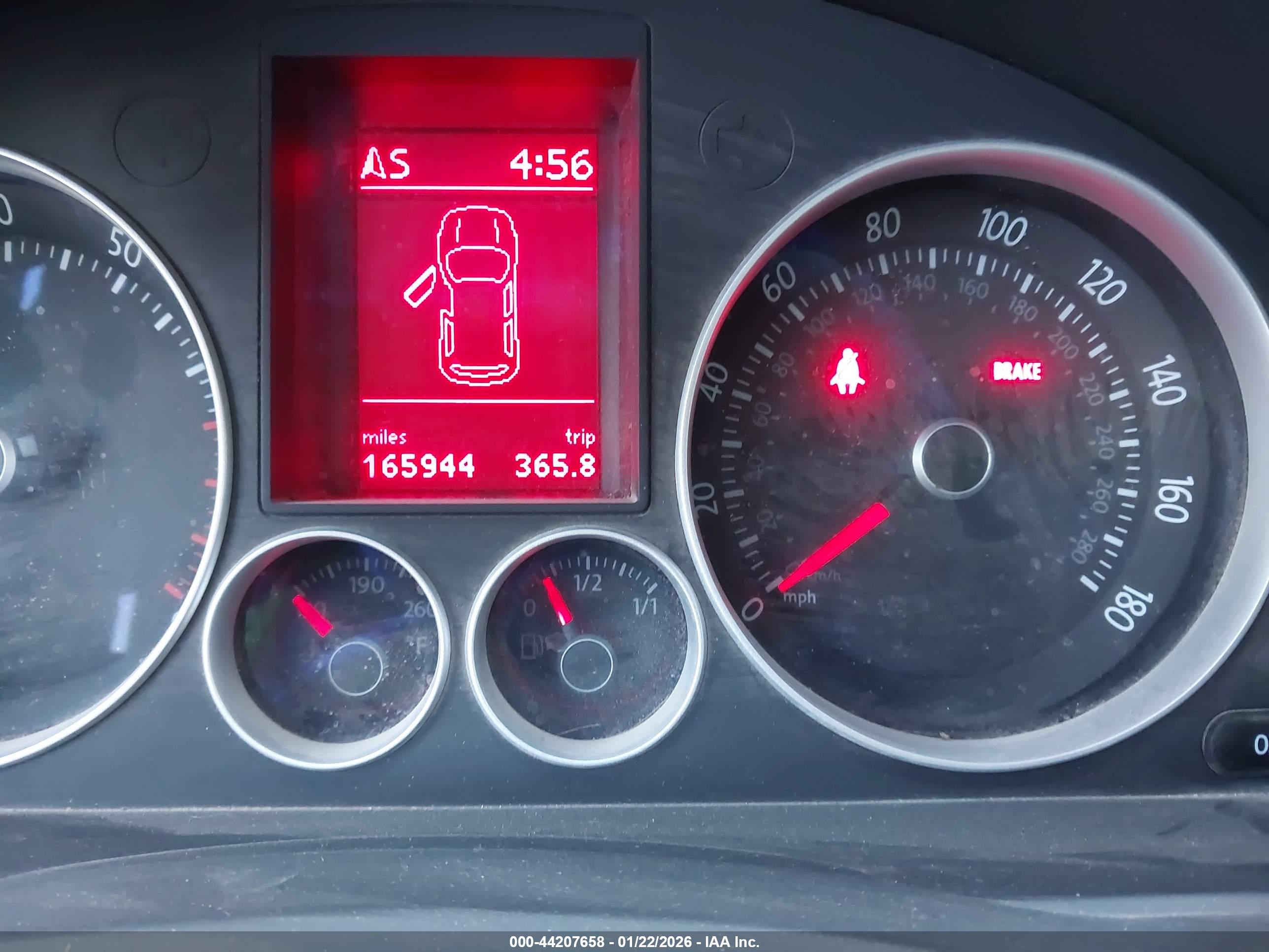 VOLKSWAGEN GTI image 7