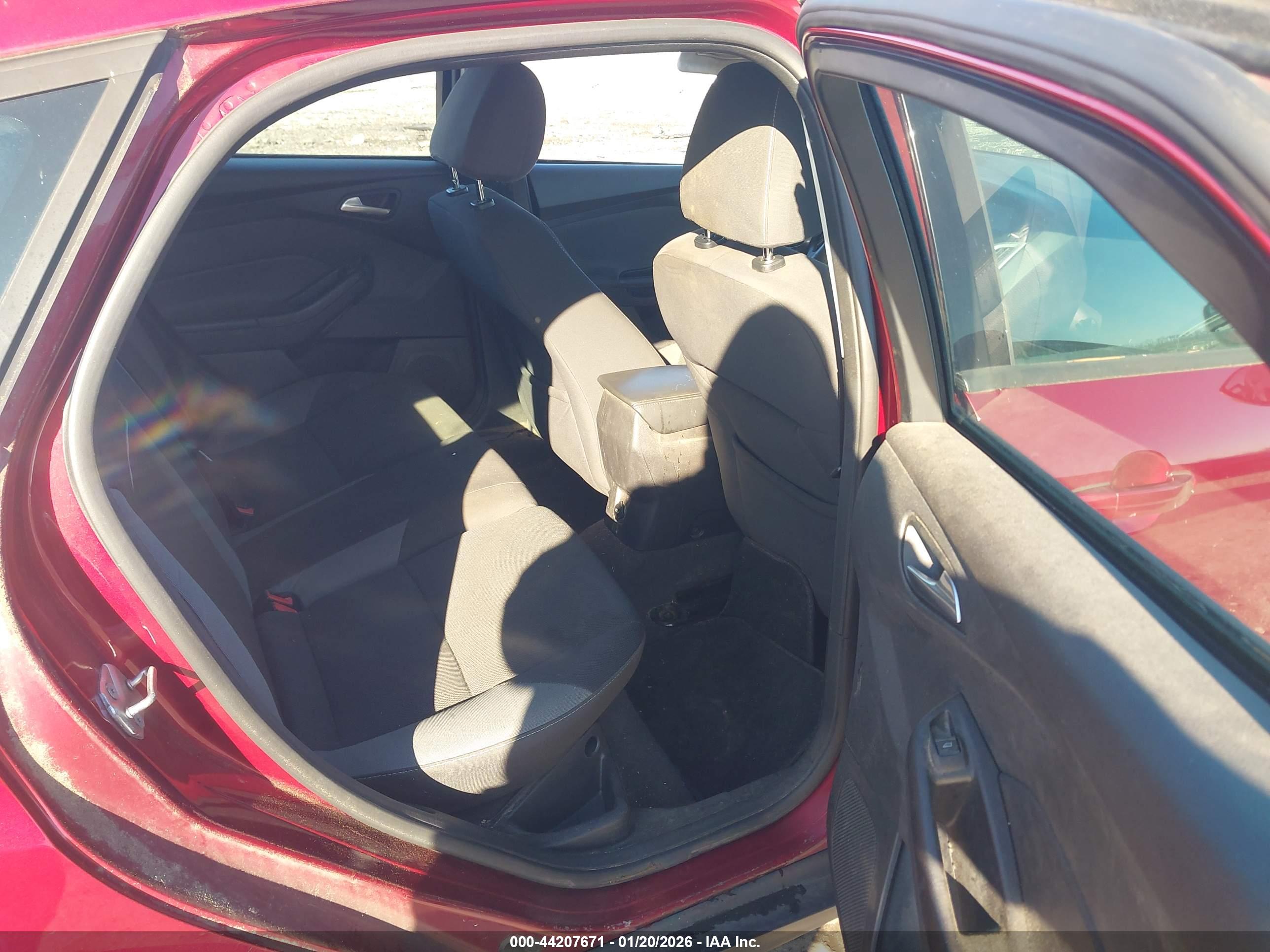 FORD FOCUS image 8