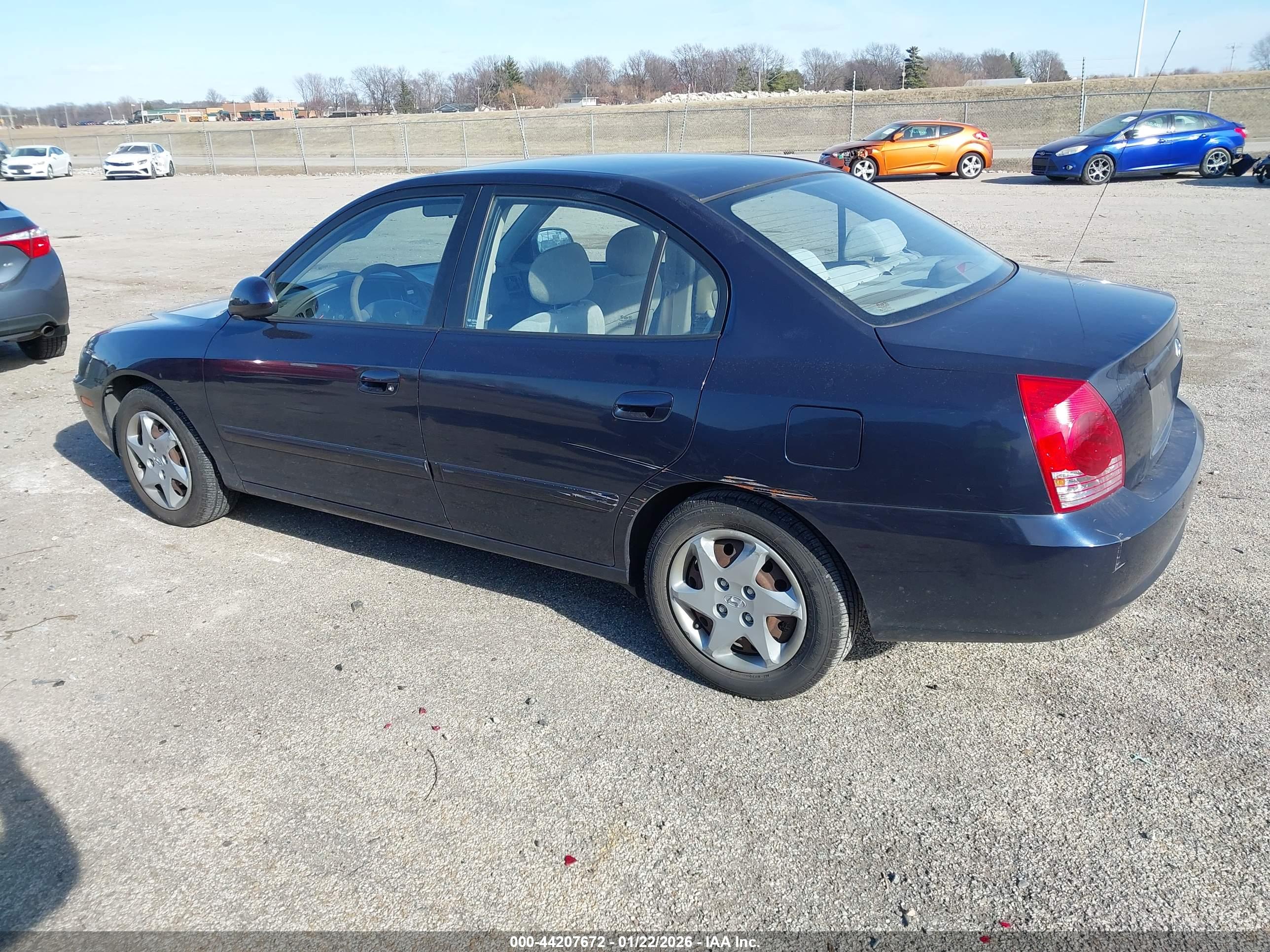 HYUNDAI ELANTRA image 3