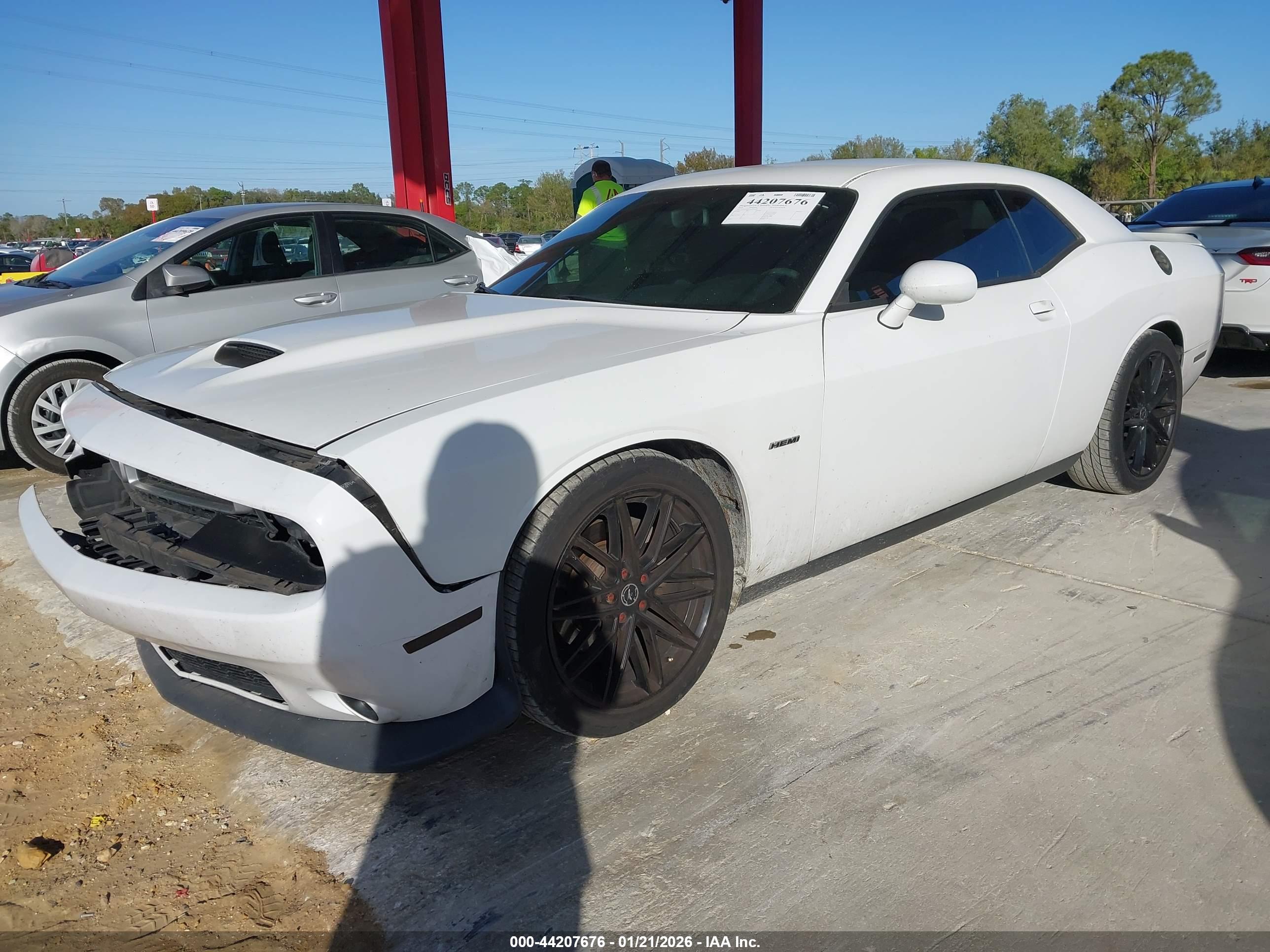 DODGE CHALLENGER image 2