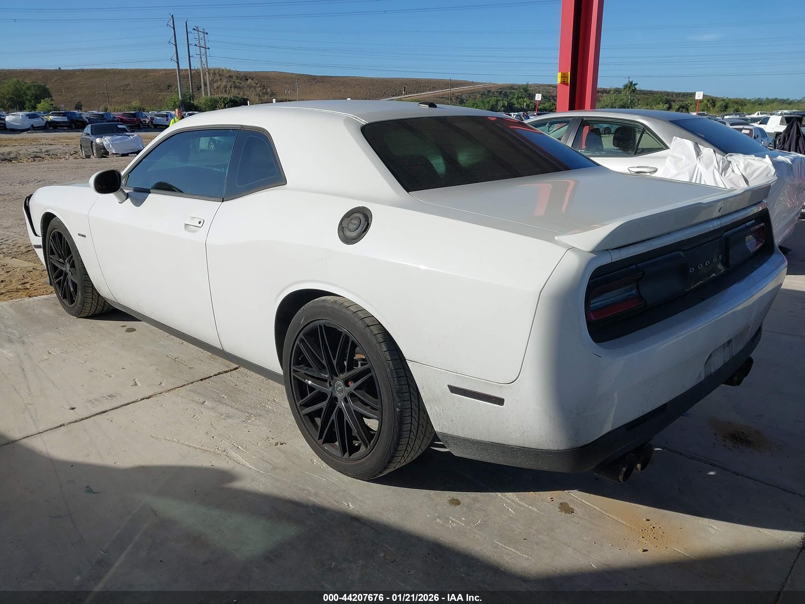DODGE CHALLENGER image 3