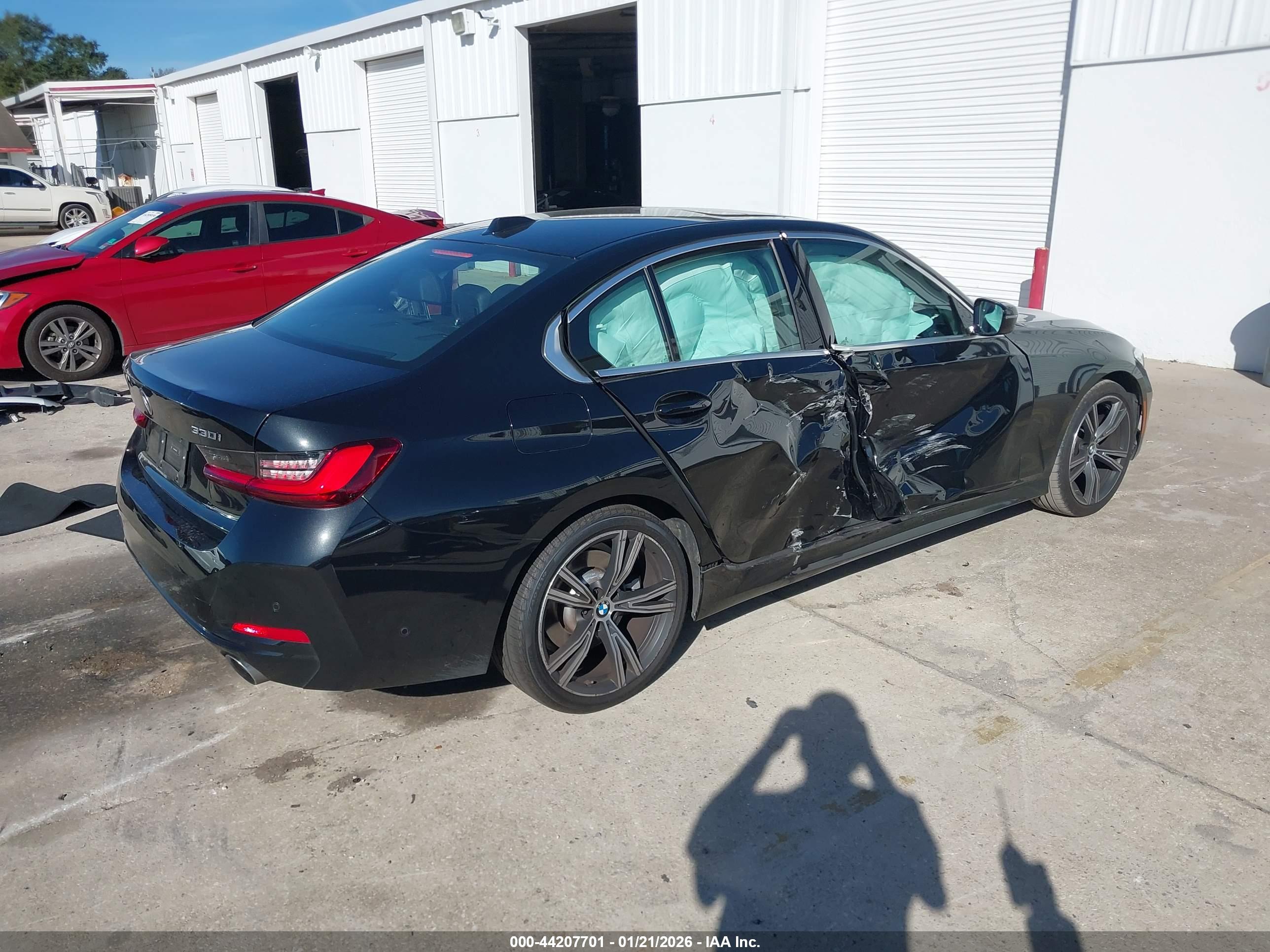 BMW 330I image 4