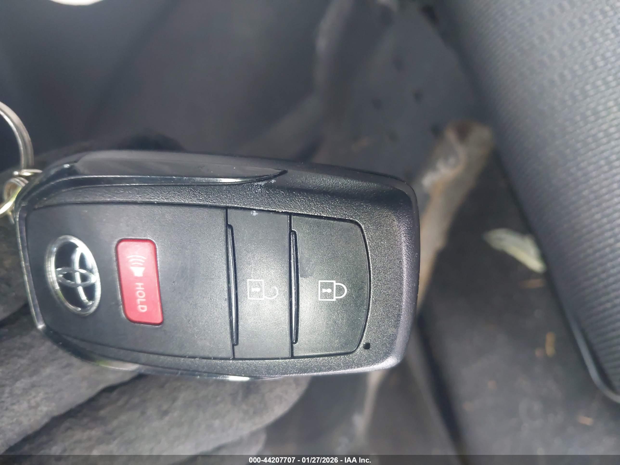 TOYOTA PRIUS image 11