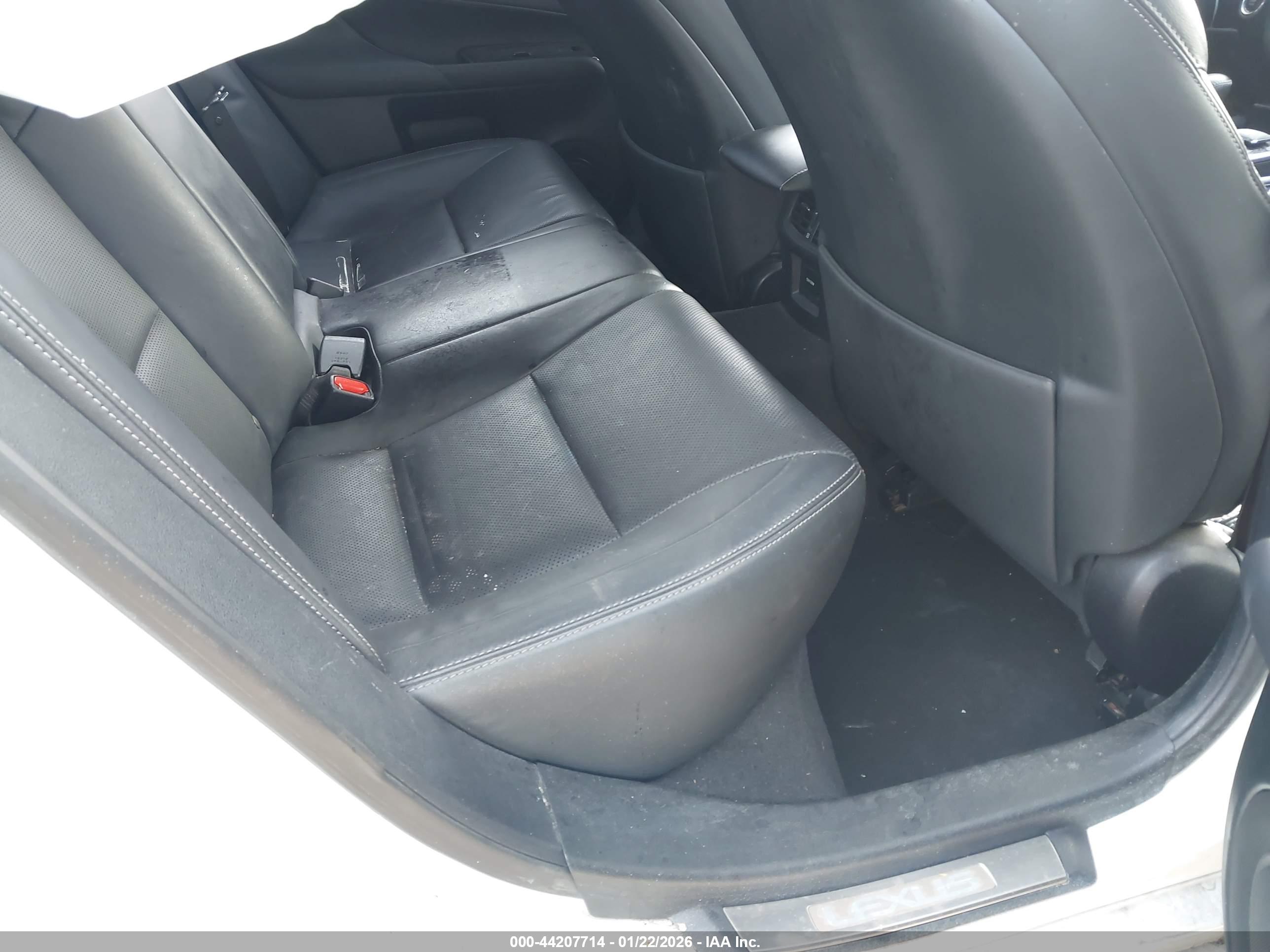 LEXUS GS image 8