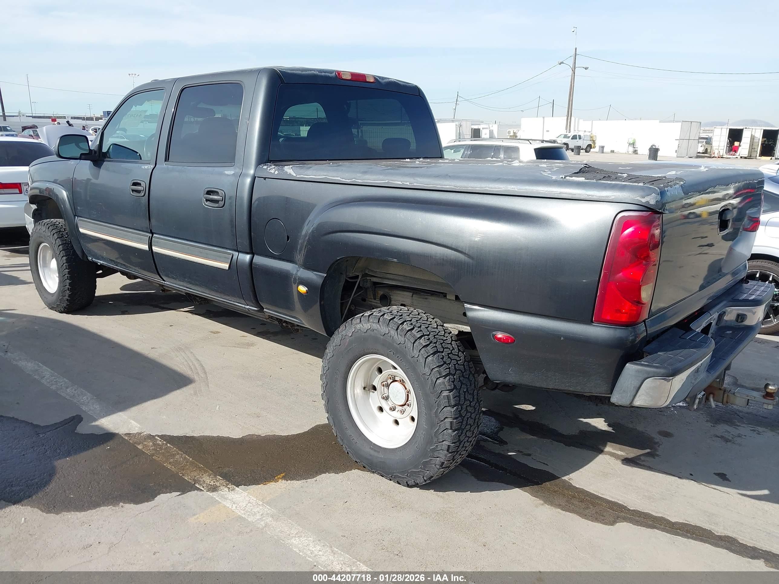 CHEVROLET SILVERADO image 3