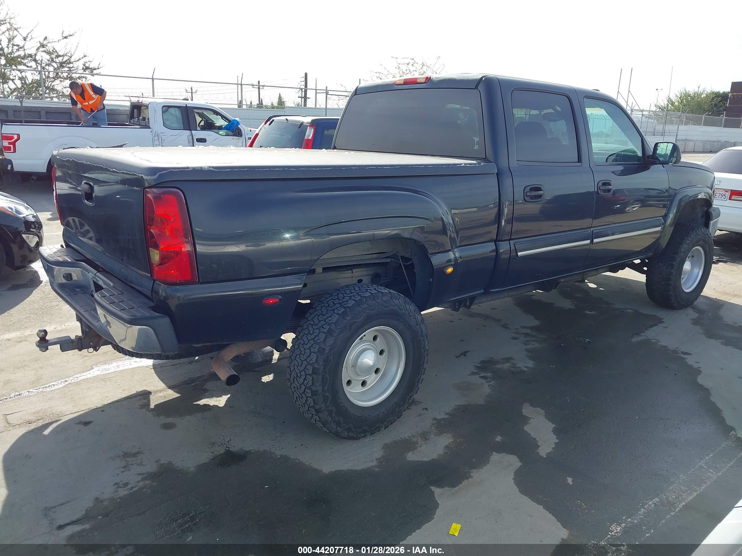 CHEVROLET SILVERADO image 4