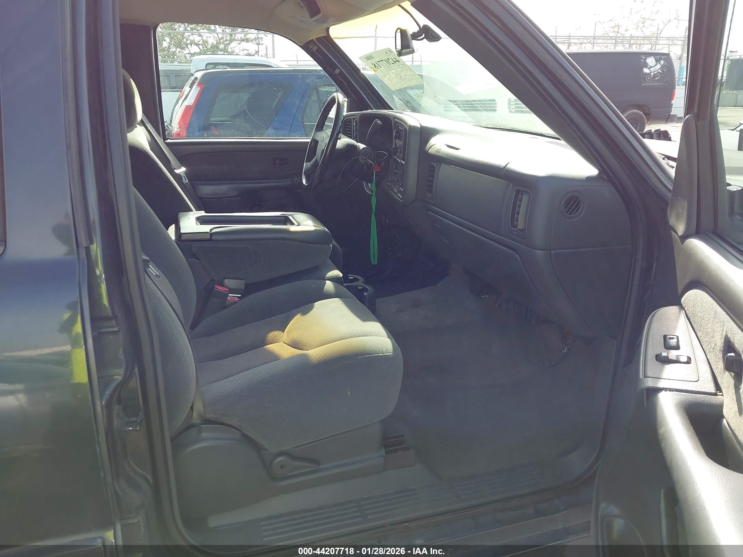 CHEVROLET SILVERADO image 5
