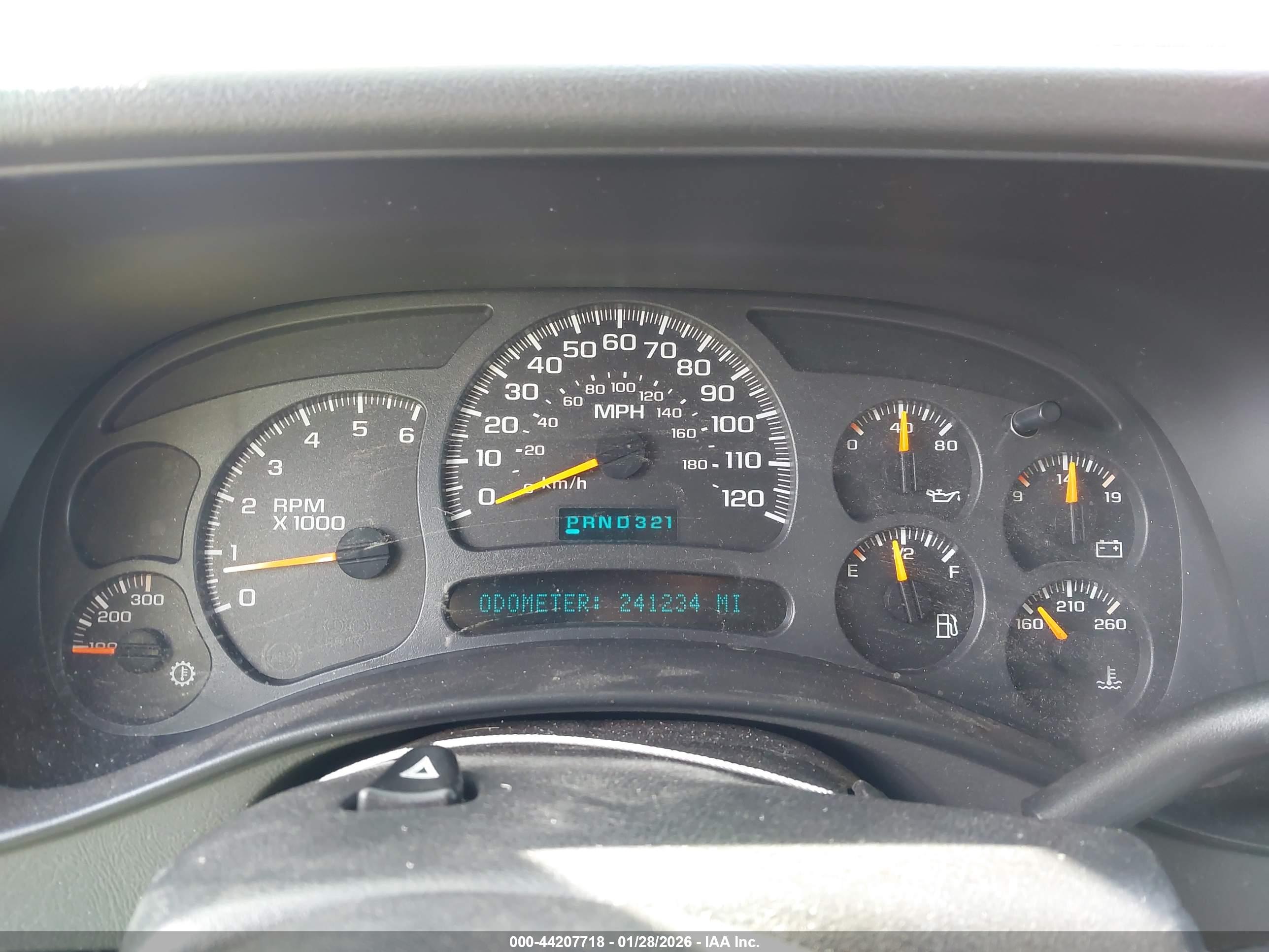 CHEVROLET SILVERADO image 7
