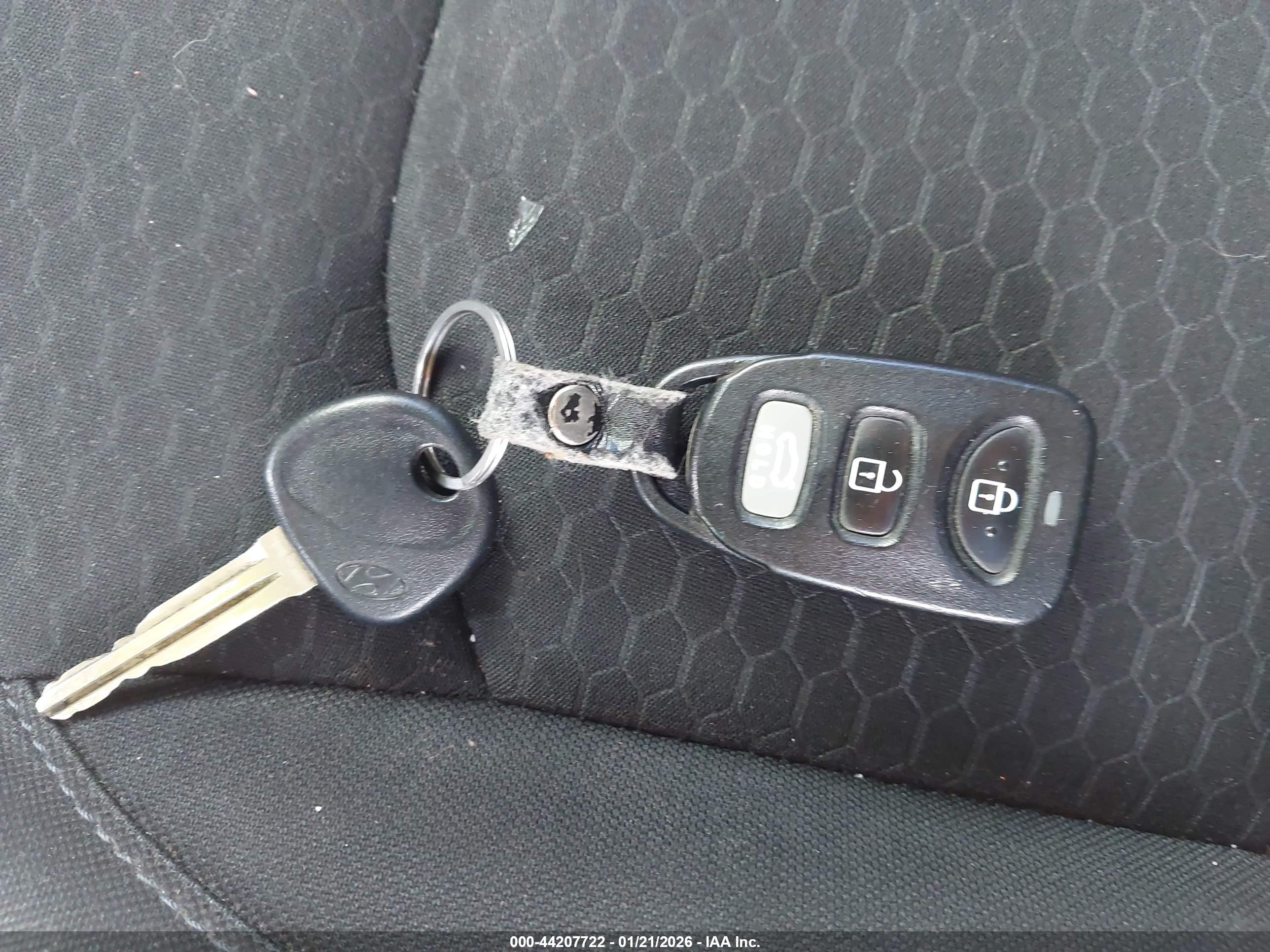 HYUNDAI ELANTRA image 11