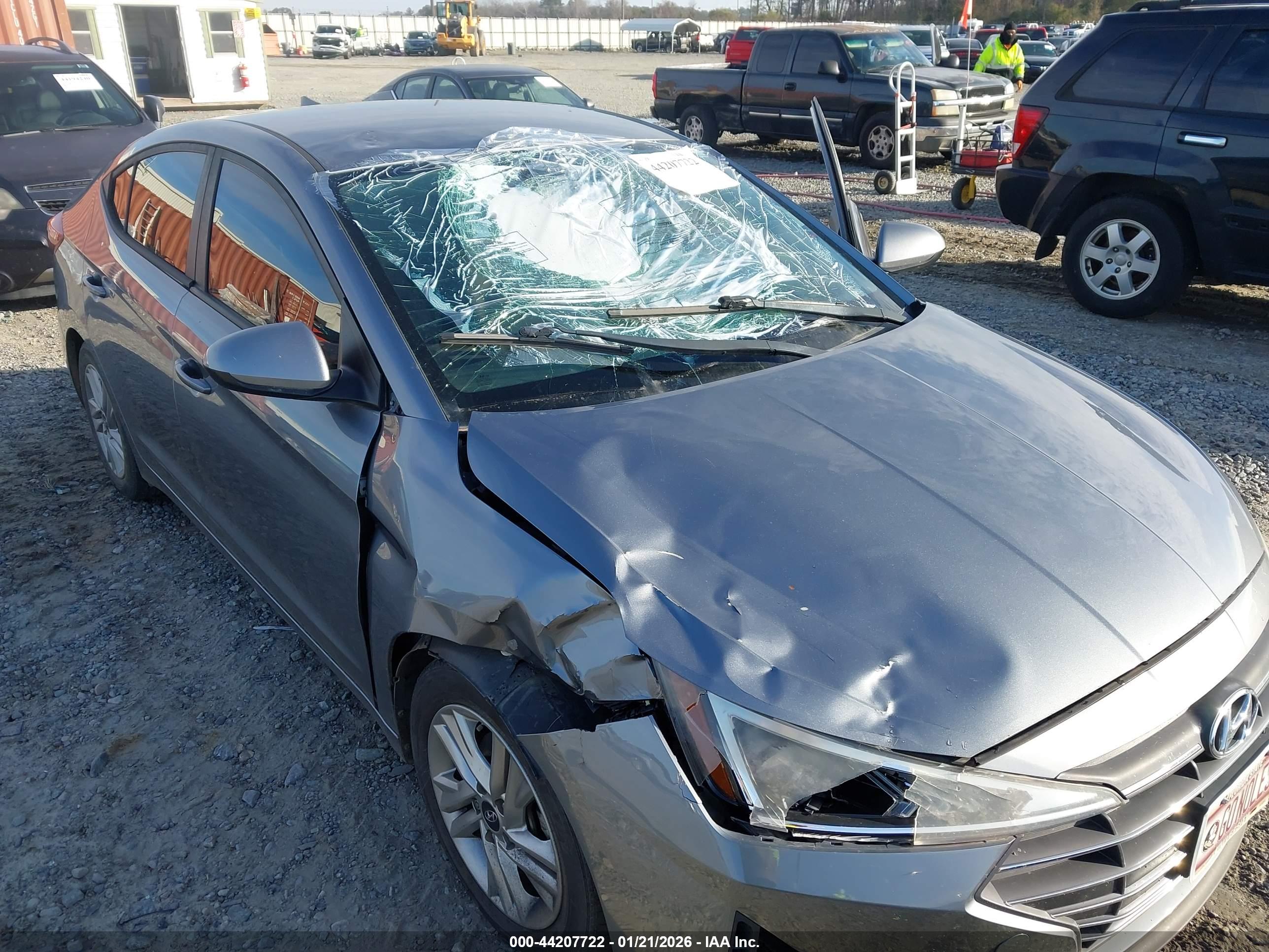 HYUNDAI ELANTRA image 6