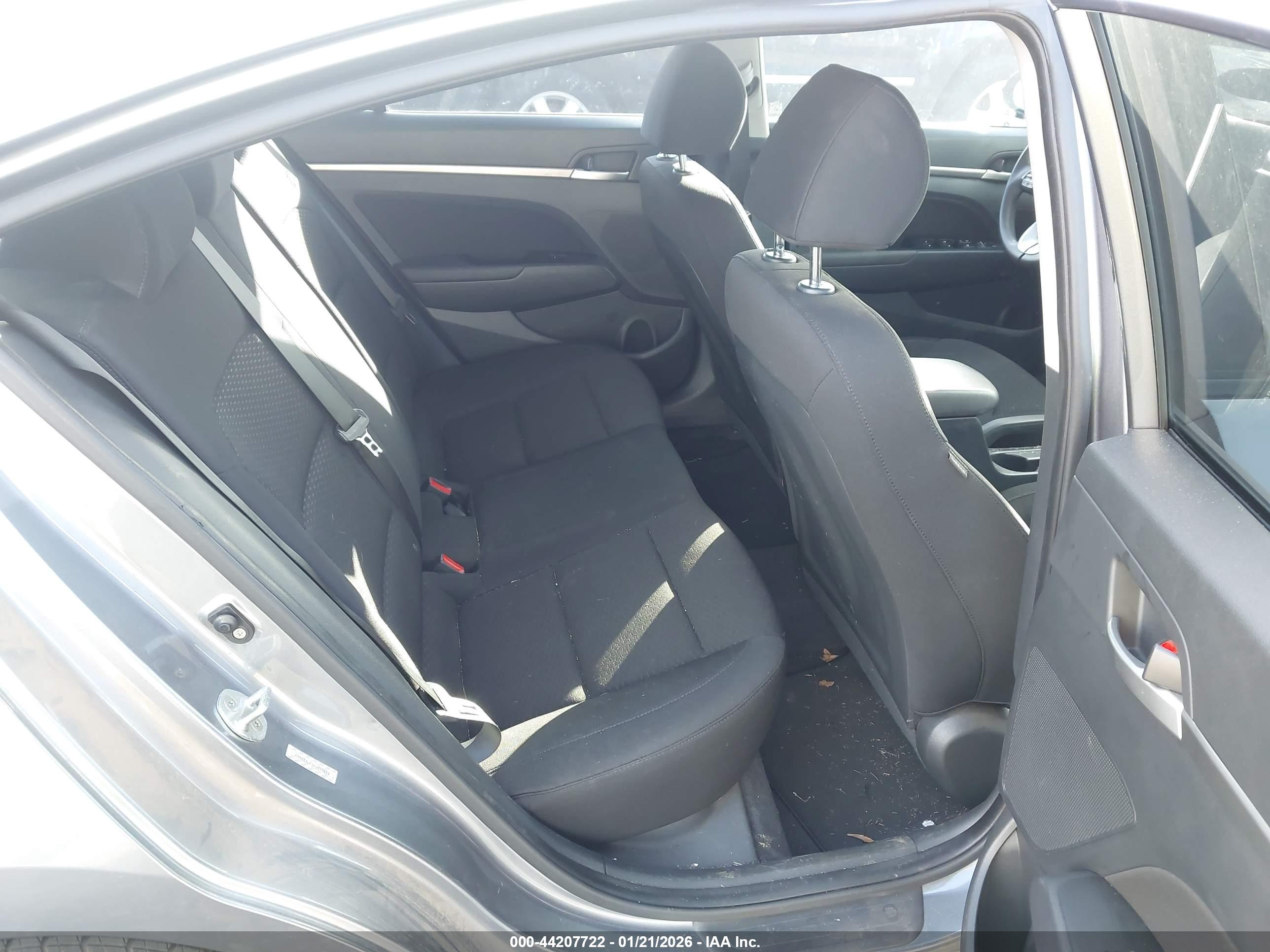 HYUNDAI ELANTRA image 8