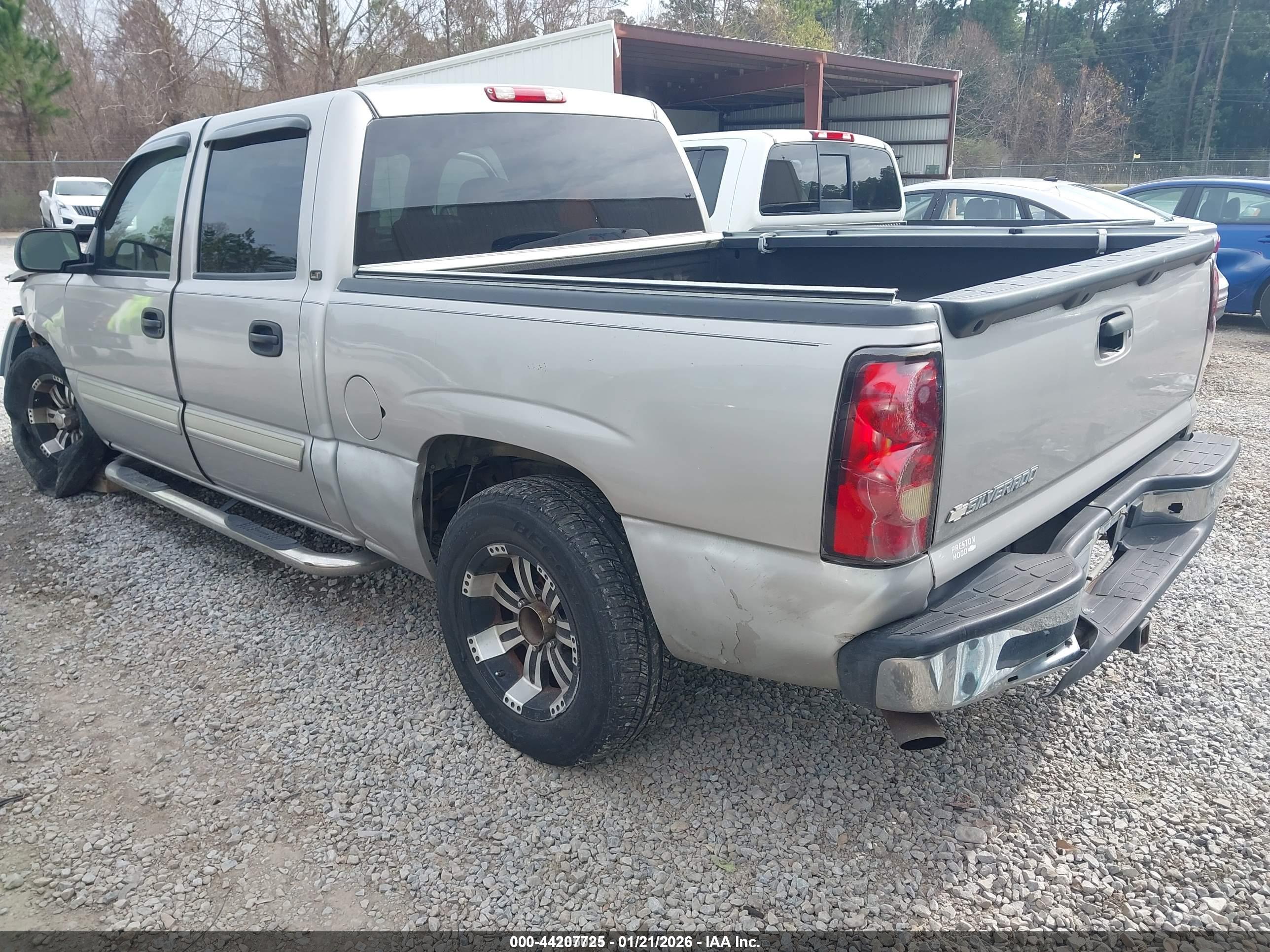 CHEVROLET SILVERADO image 3