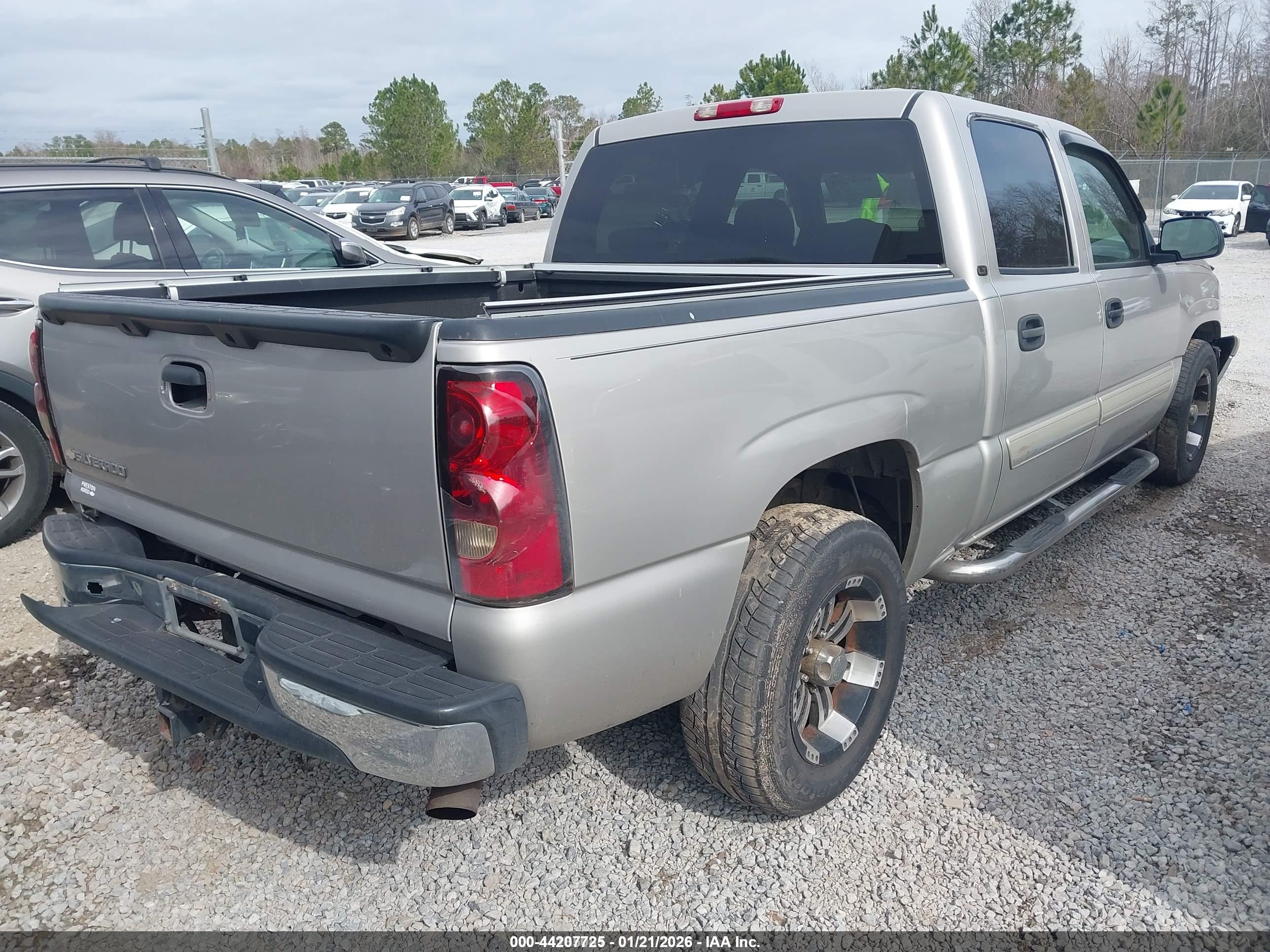 CHEVROLET SILVERADO image 4