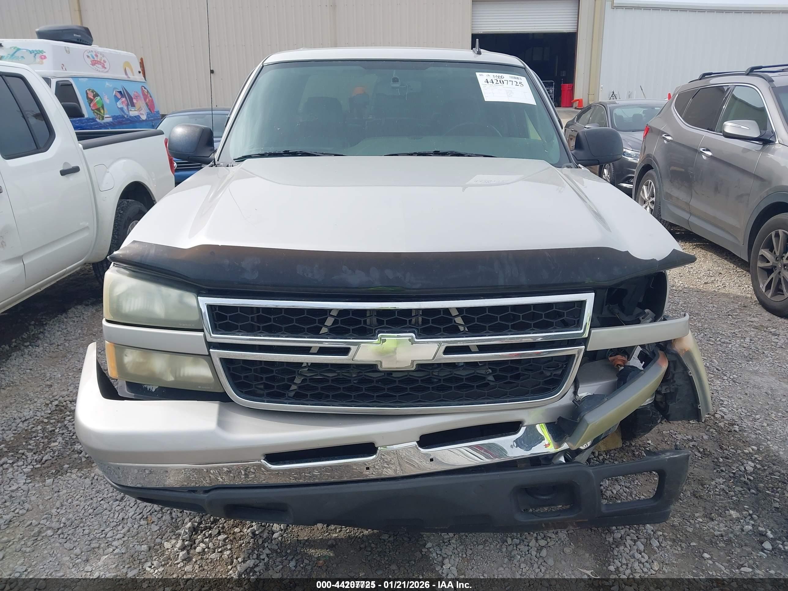 CHEVROLET SILVERADO image 6