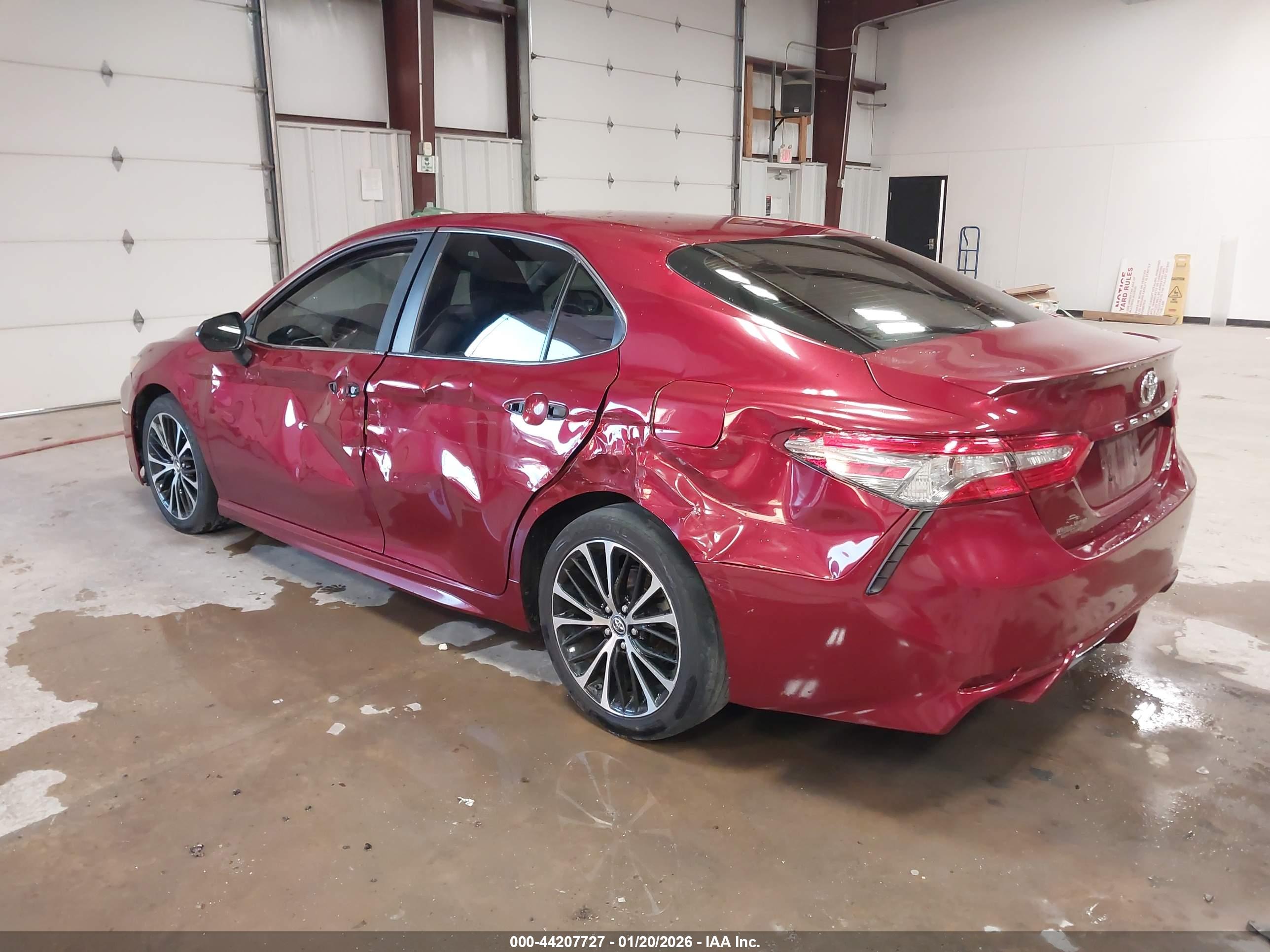 TOYOTA CAMRY image 3