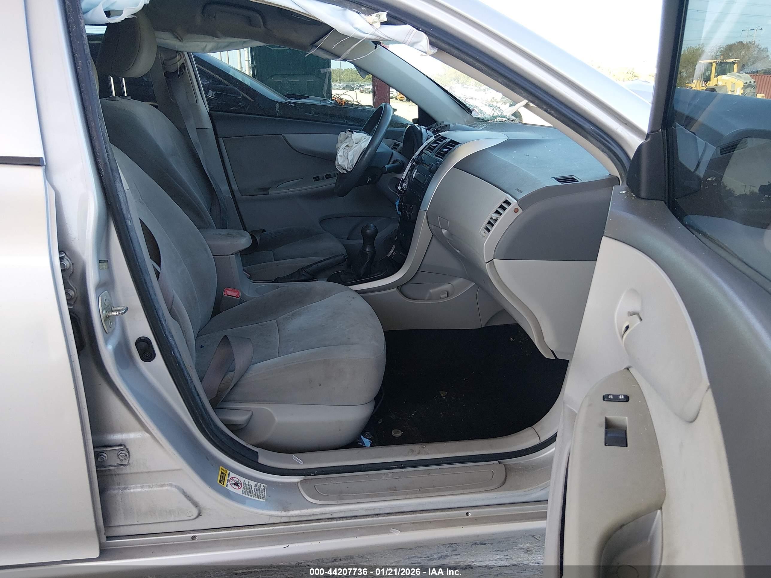 TOYOTA COROLLA image 5