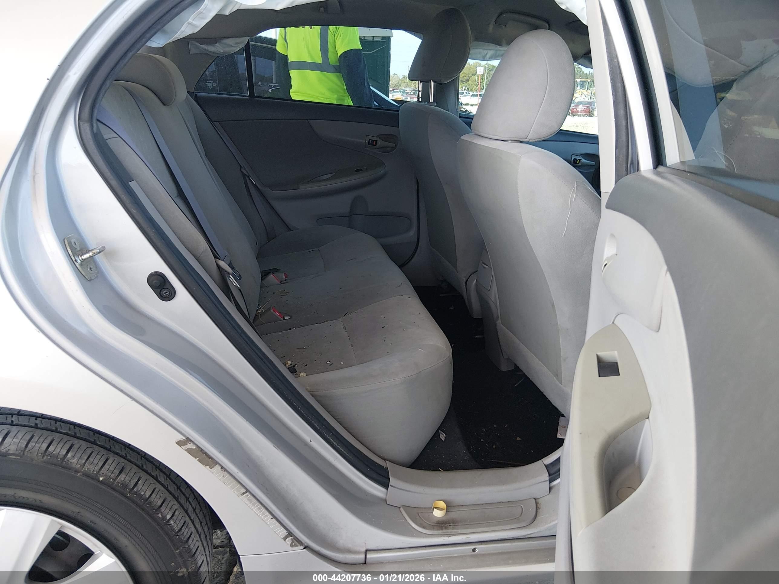 TOYOTA COROLLA image 8