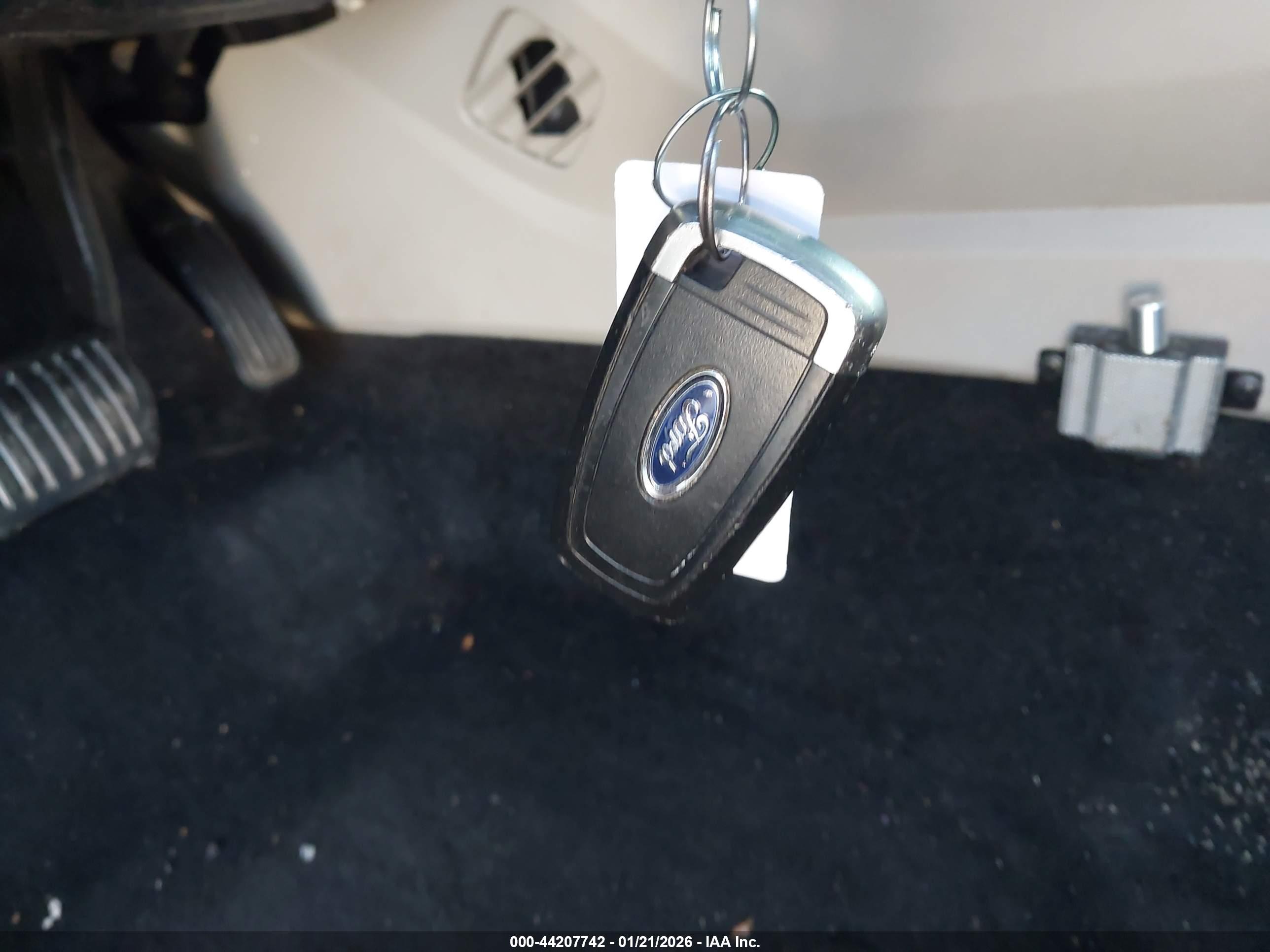FORD FUSION image 11