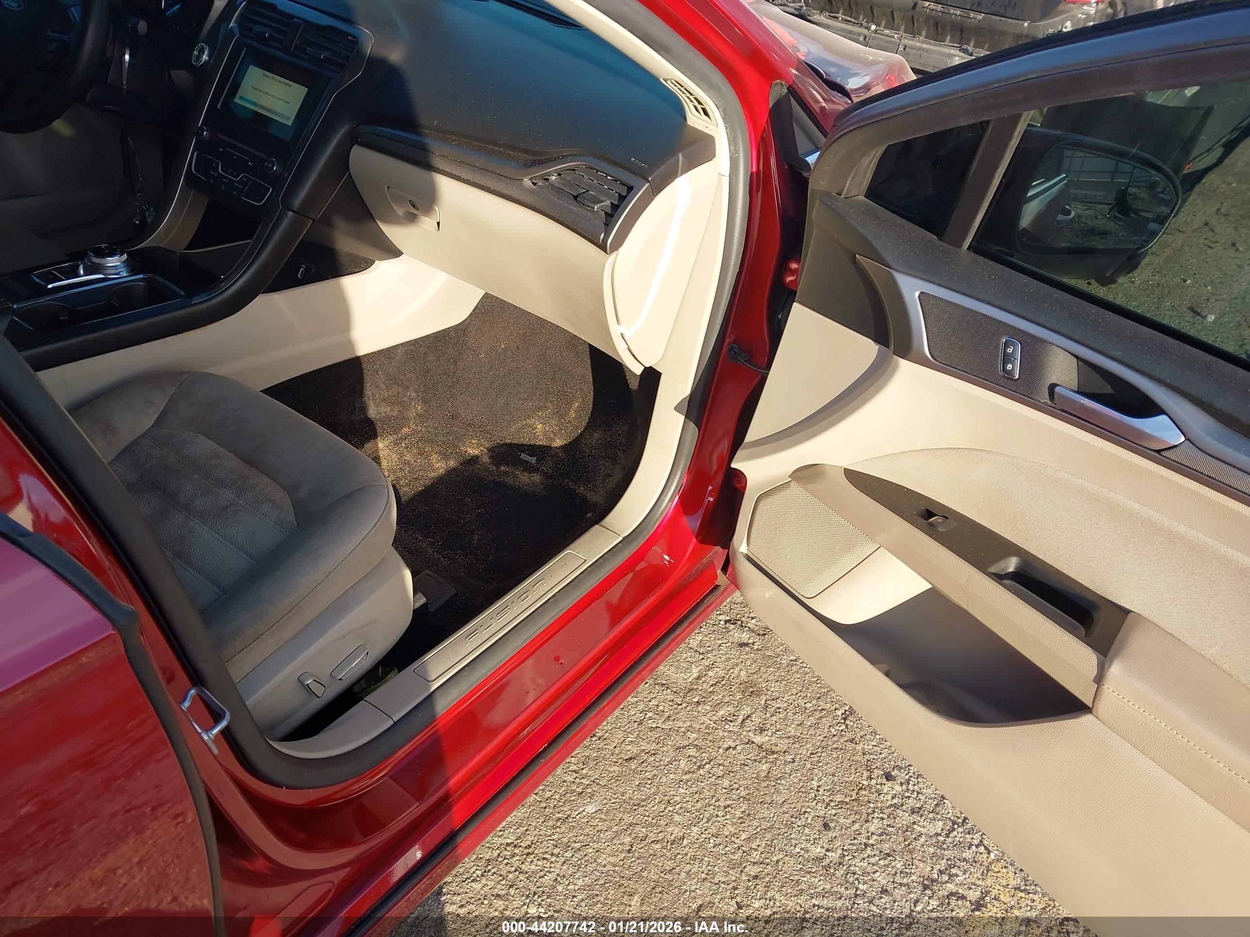 FORD FUSION image 5