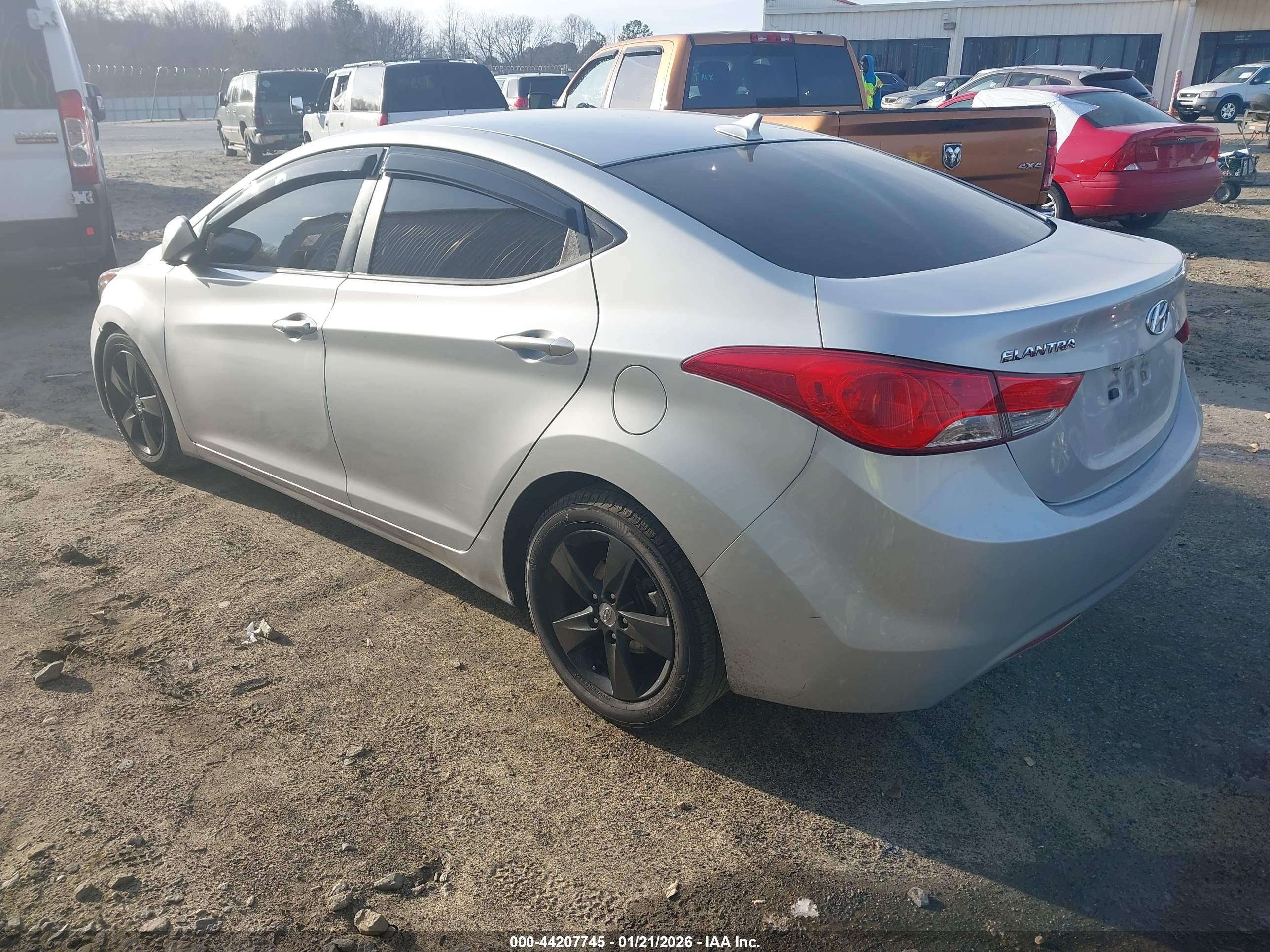 HYUNDAI ELANTRA image 3