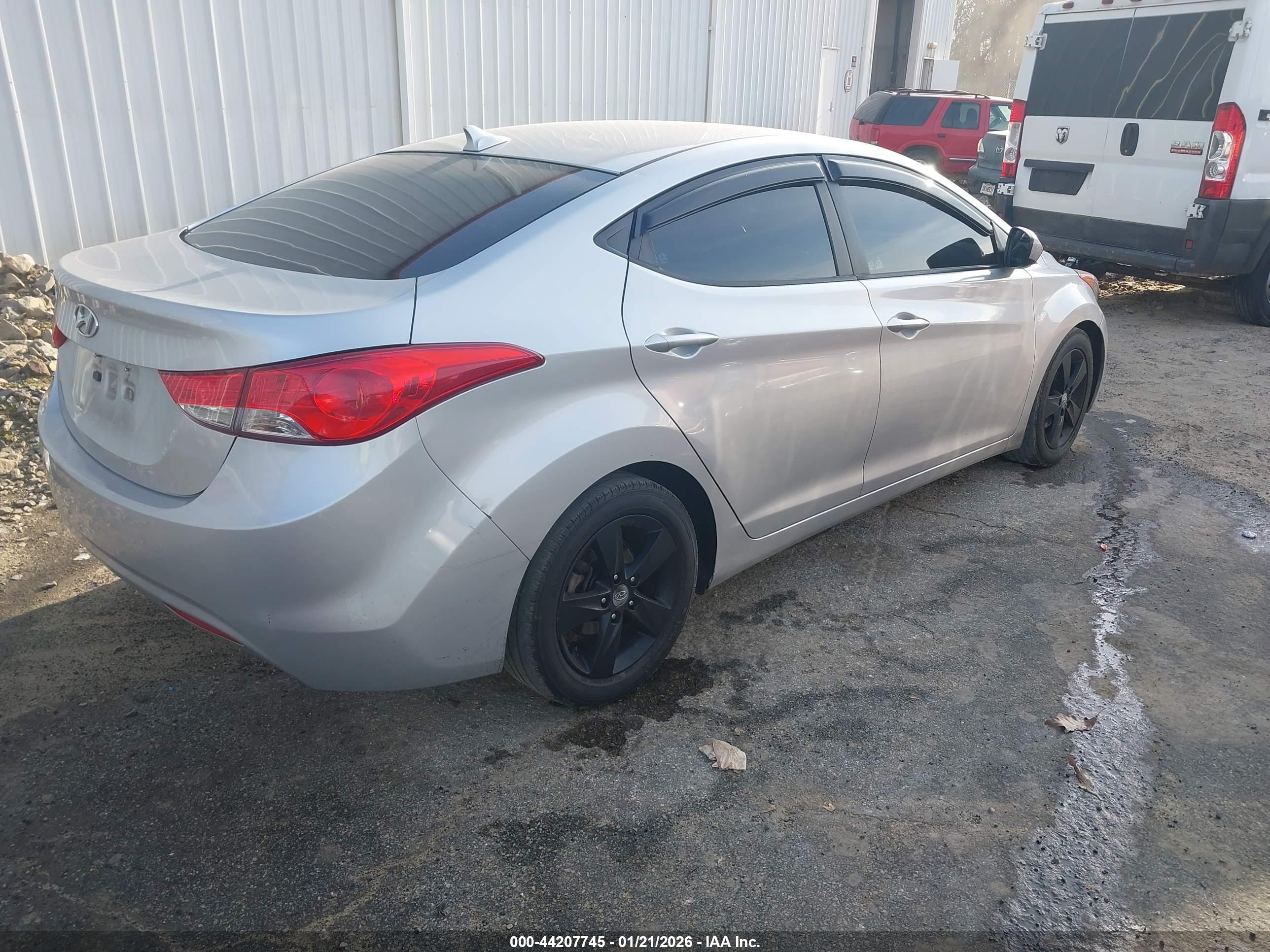 HYUNDAI ELANTRA image 4