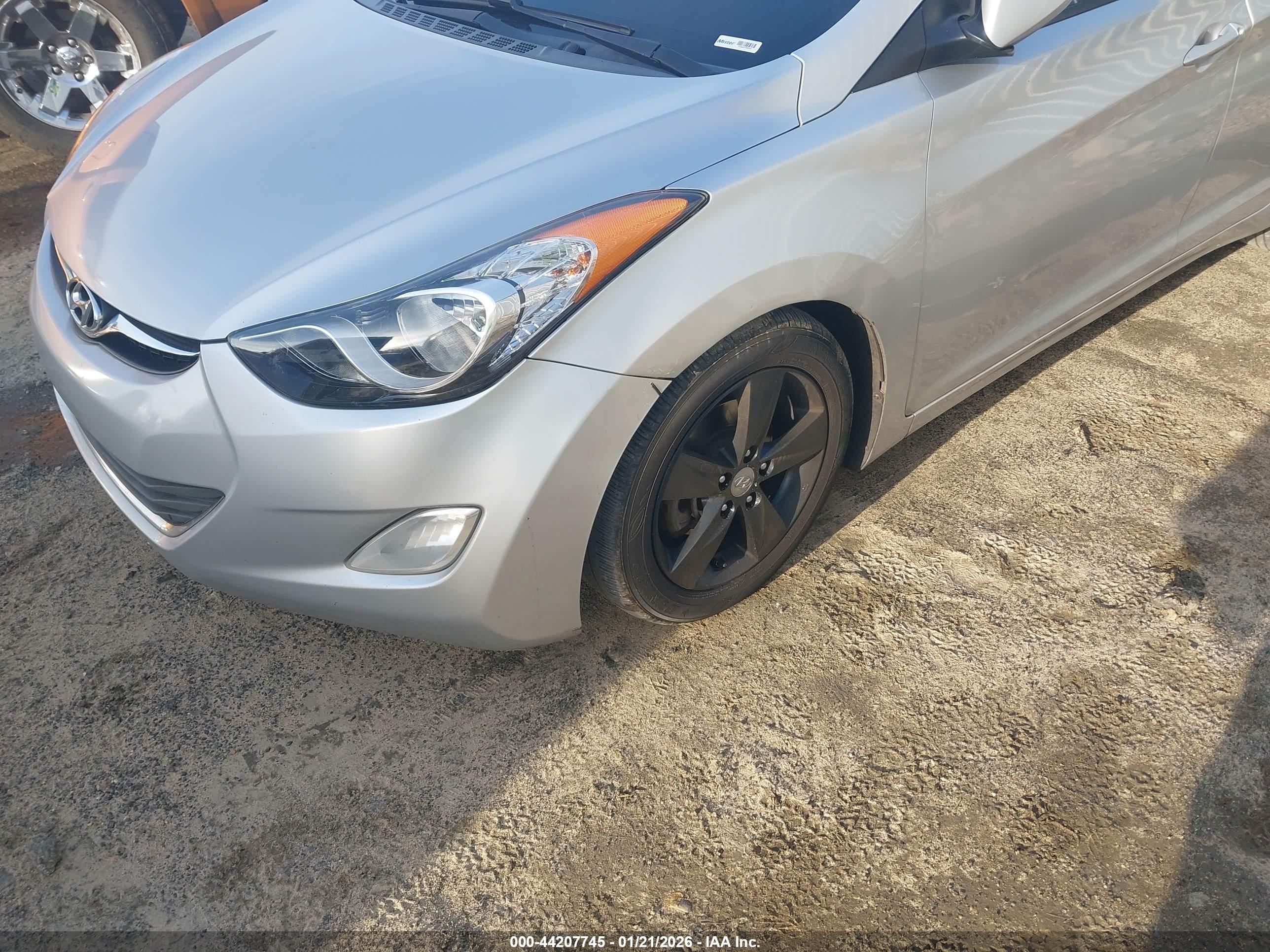HYUNDAI ELANTRA image 6