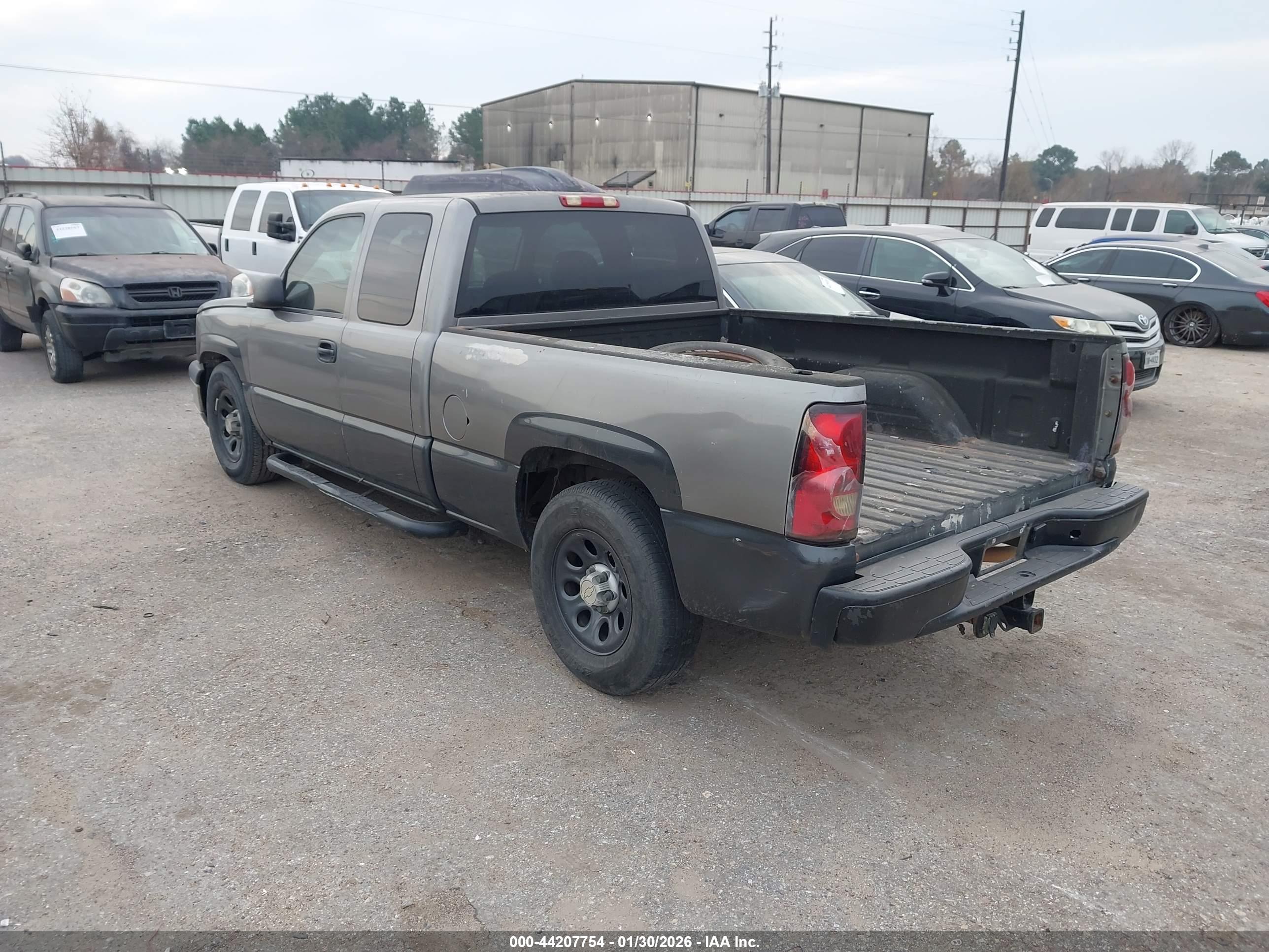 CHEVROLET SILVERADO image 3