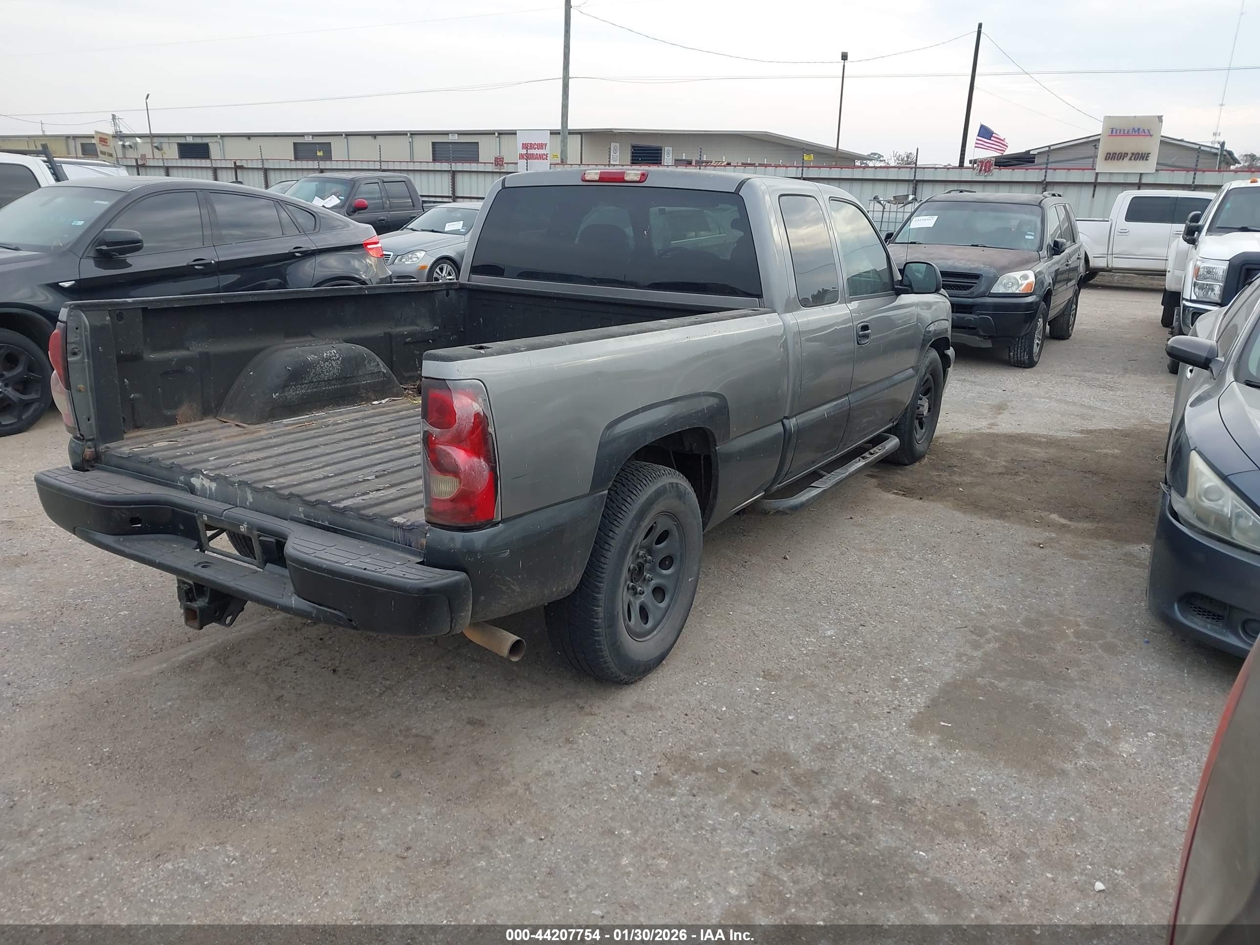 CHEVROLET SILVERADO image 4