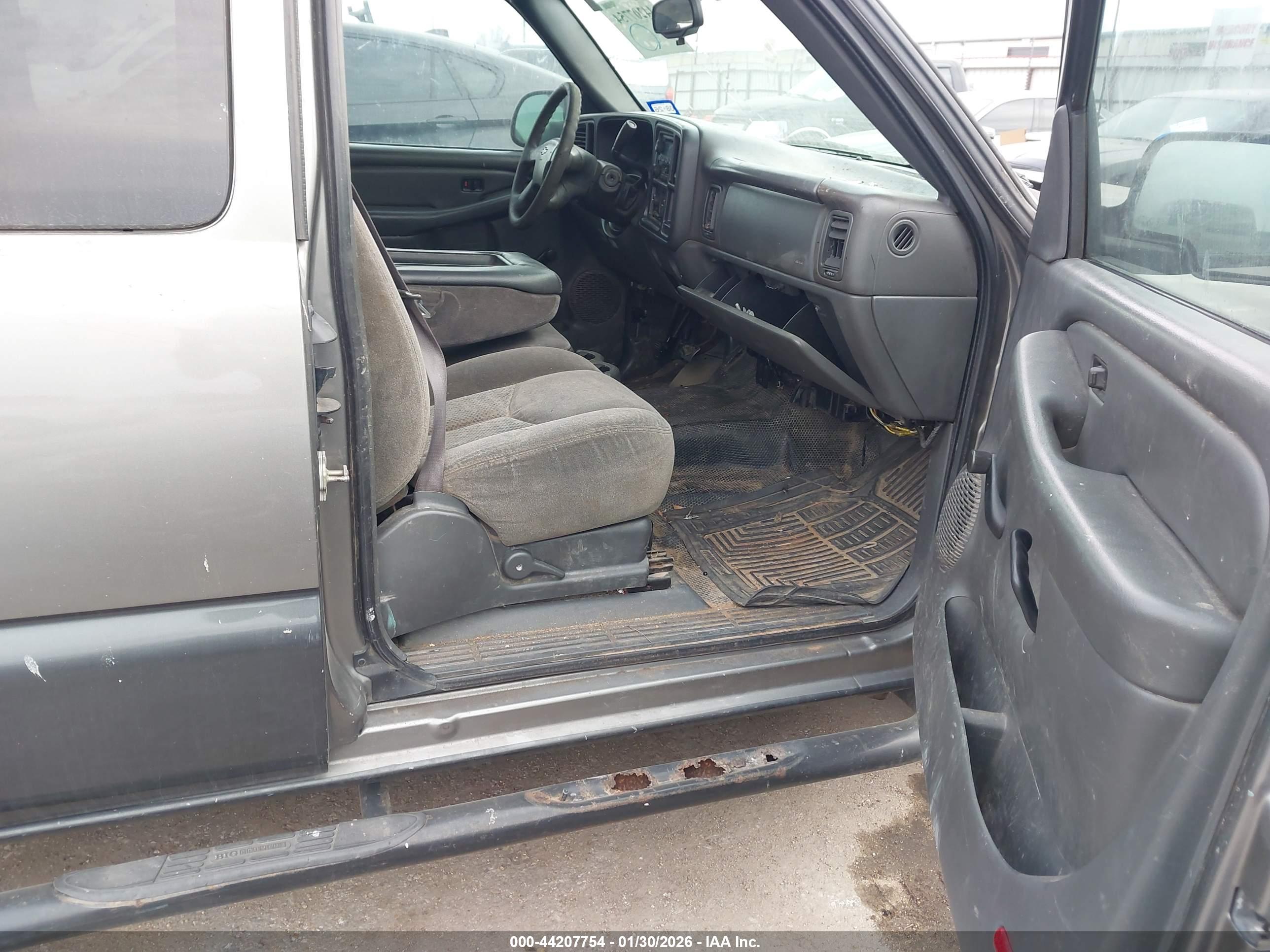 CHEVROLET SILVERADO image 5