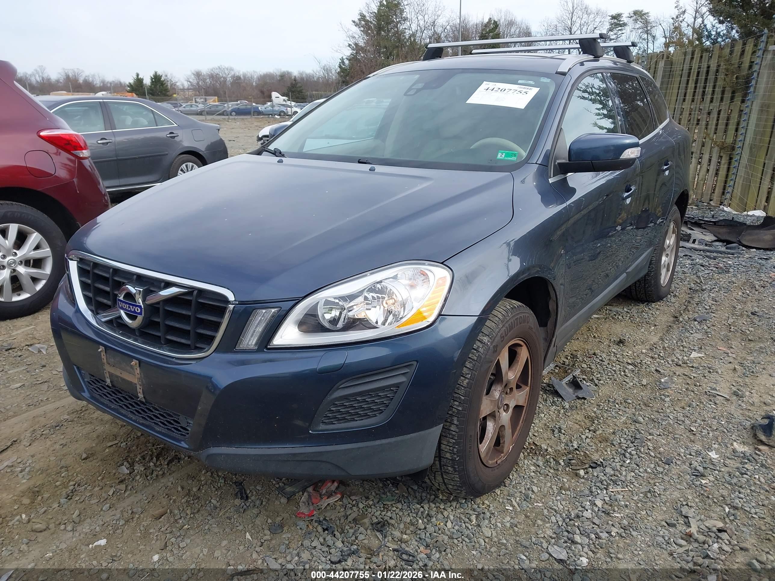 VOLVO XC60 image 2