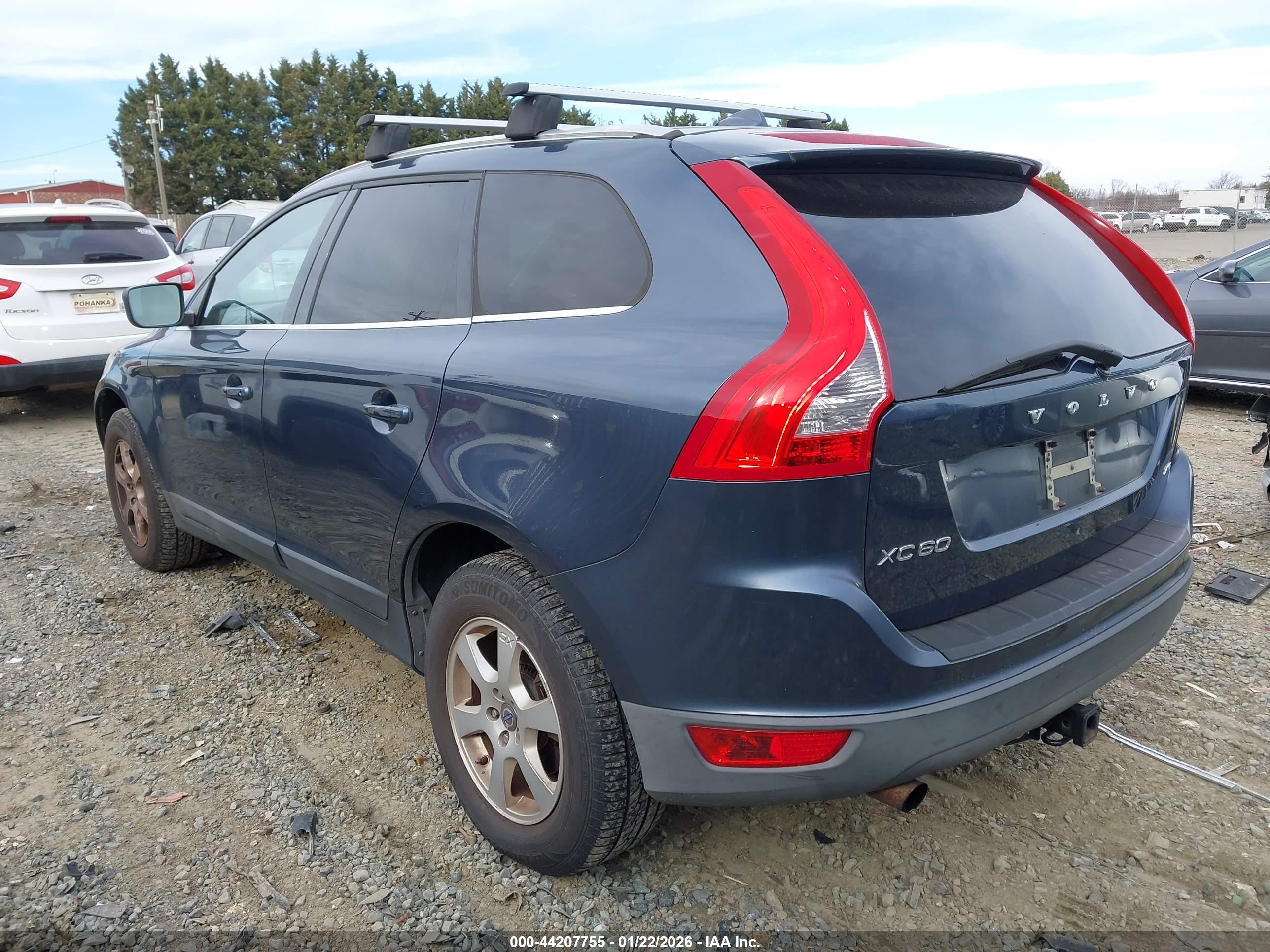 VOLVO XC60 image 3