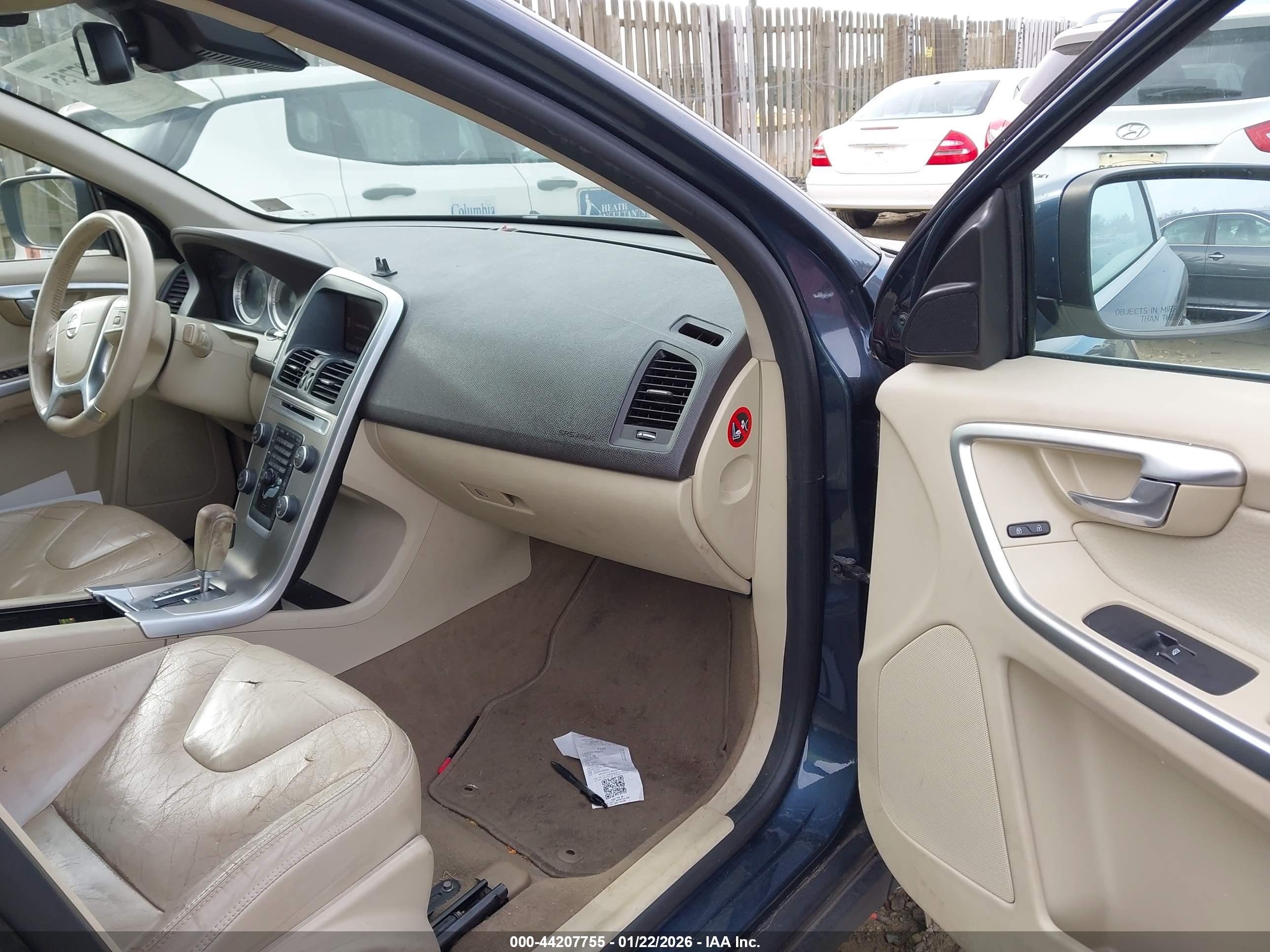 VOLVO XC60 image 5
