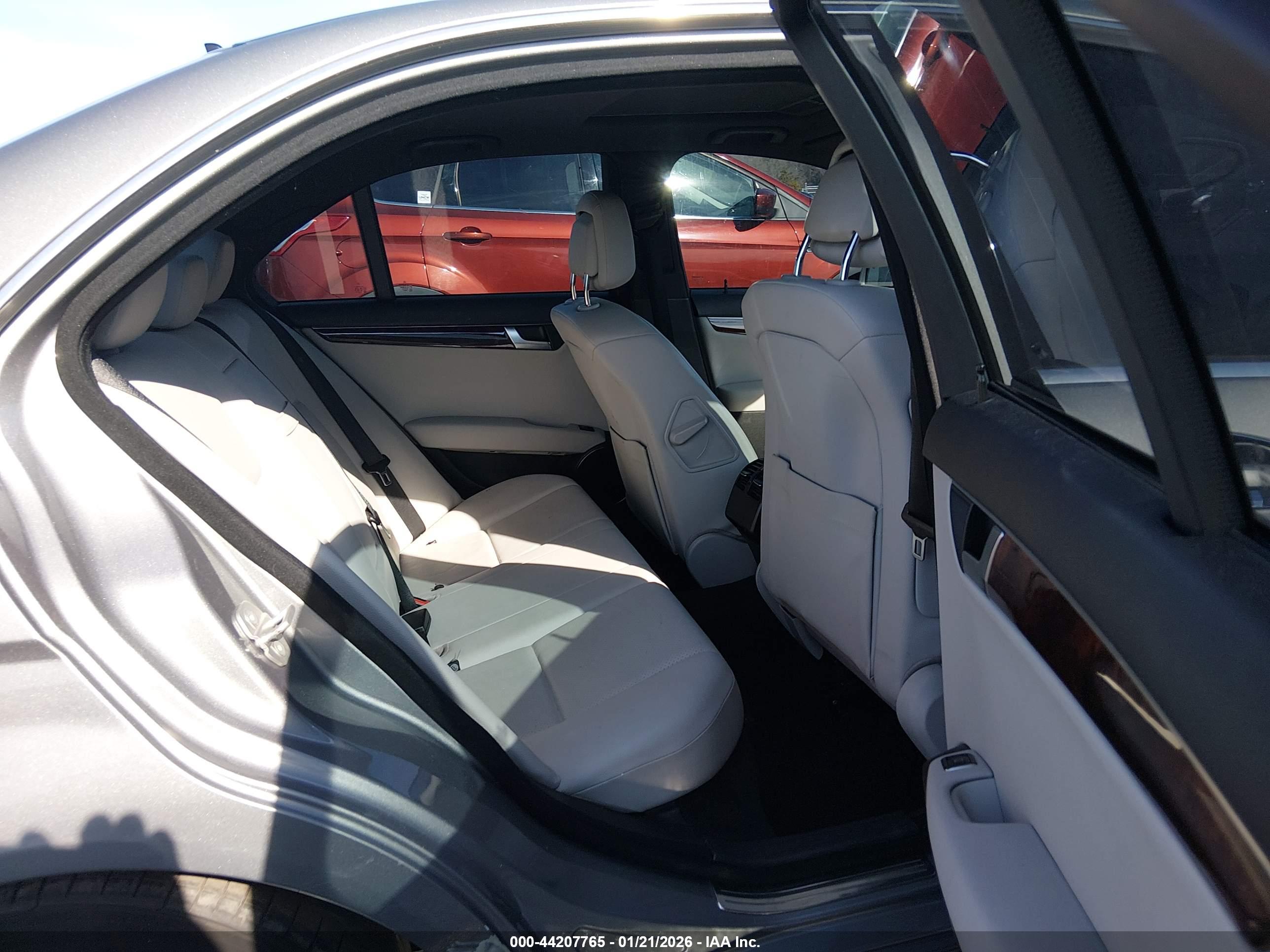 MERCEDES-BENZ C image 8