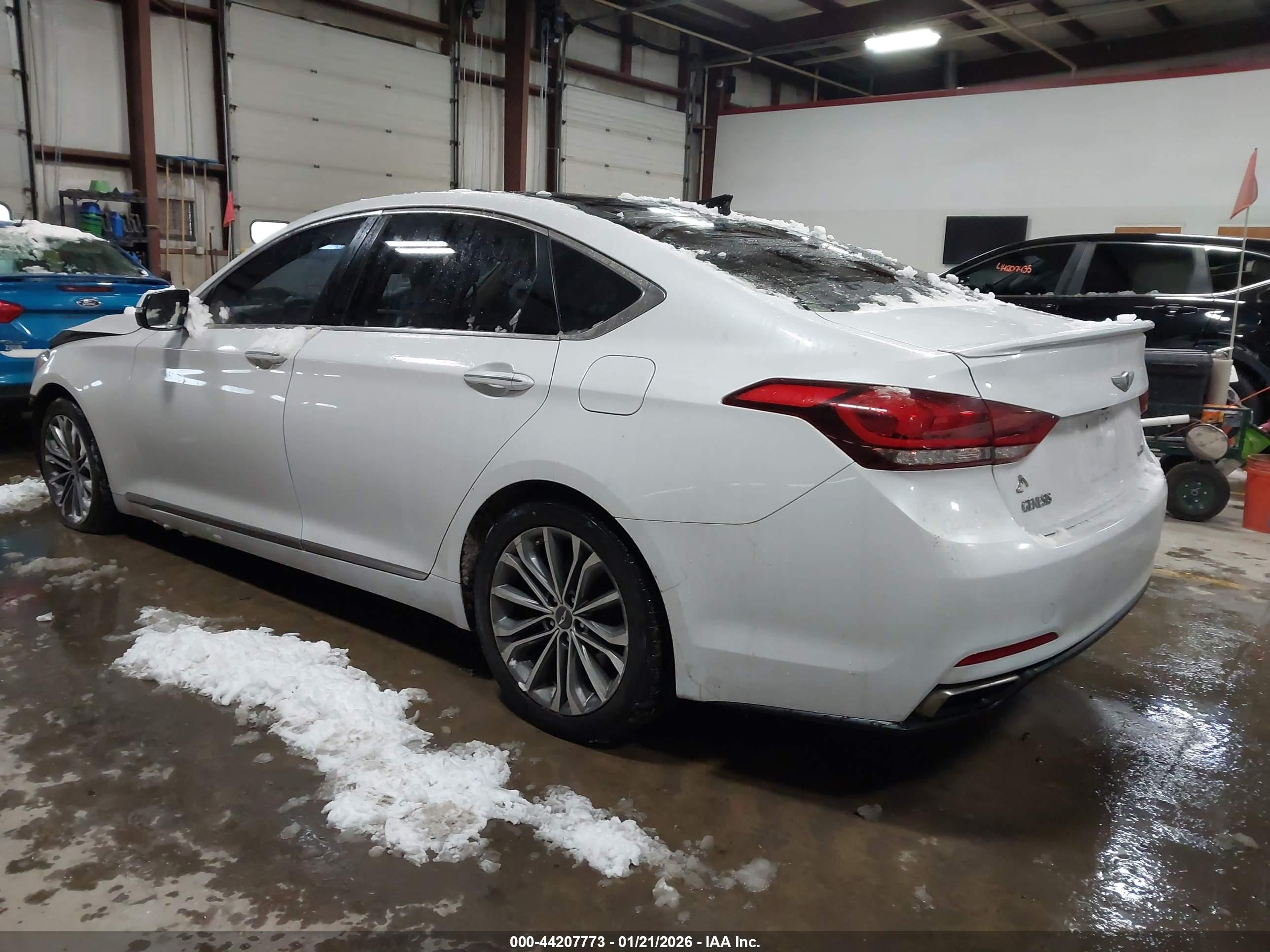 HYUNDAI GENESIS image 3